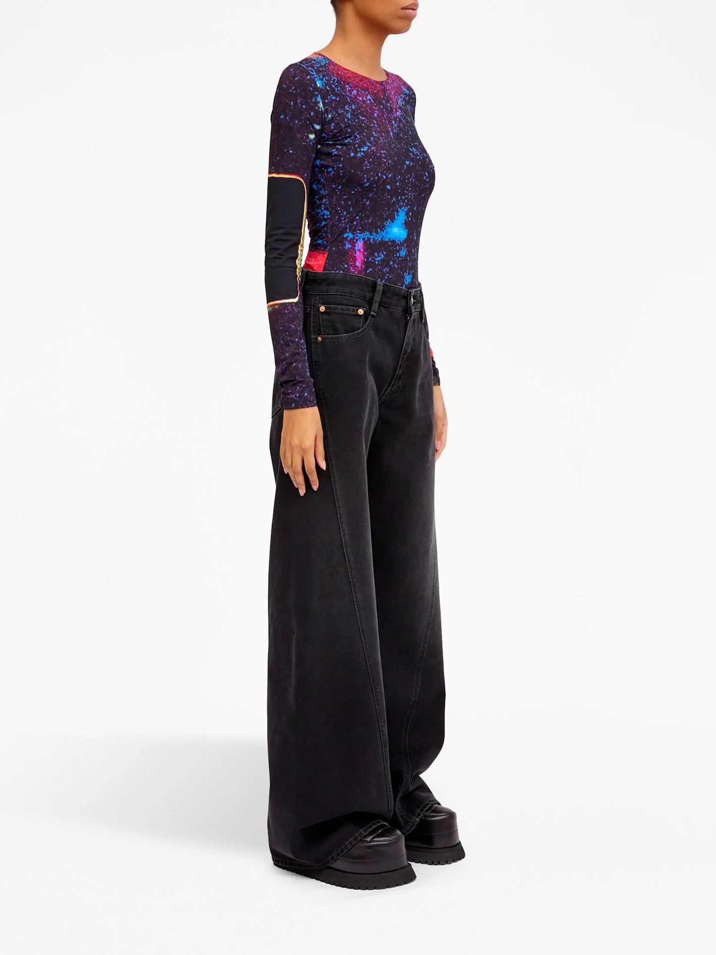 mid-rise wide-leg jeans