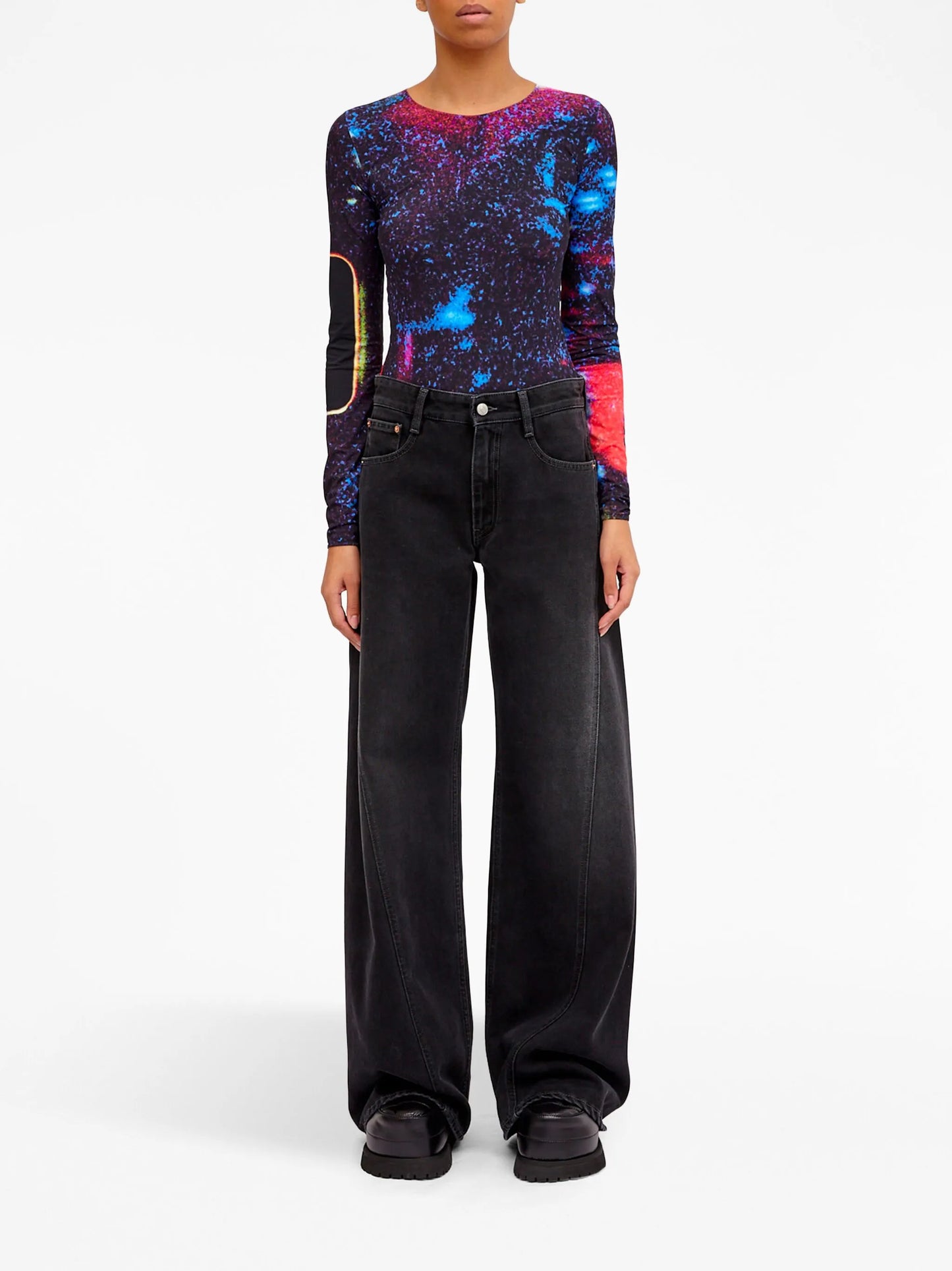 mid-rise wide-leg jeans