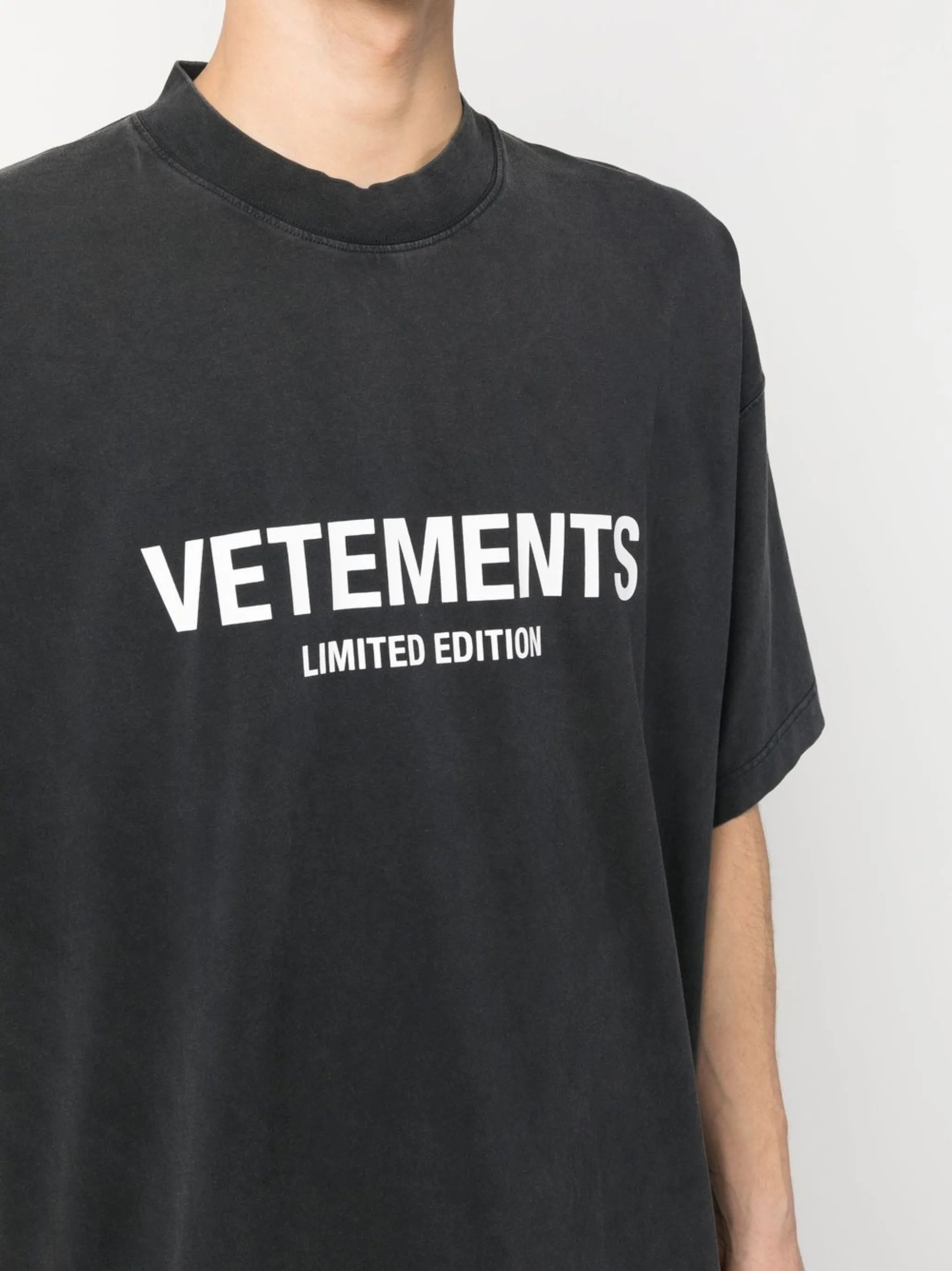 logo-print T-shirt