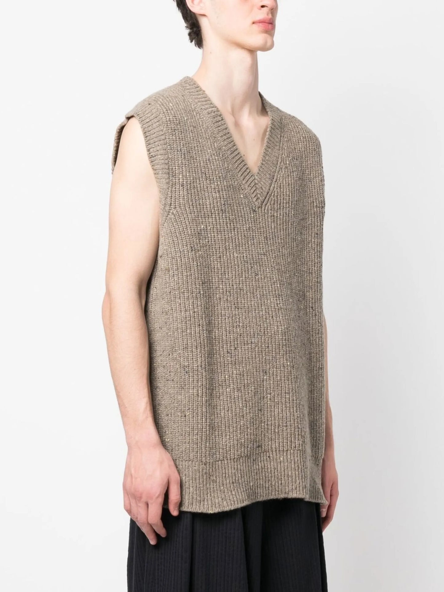 V-neck knitted vest