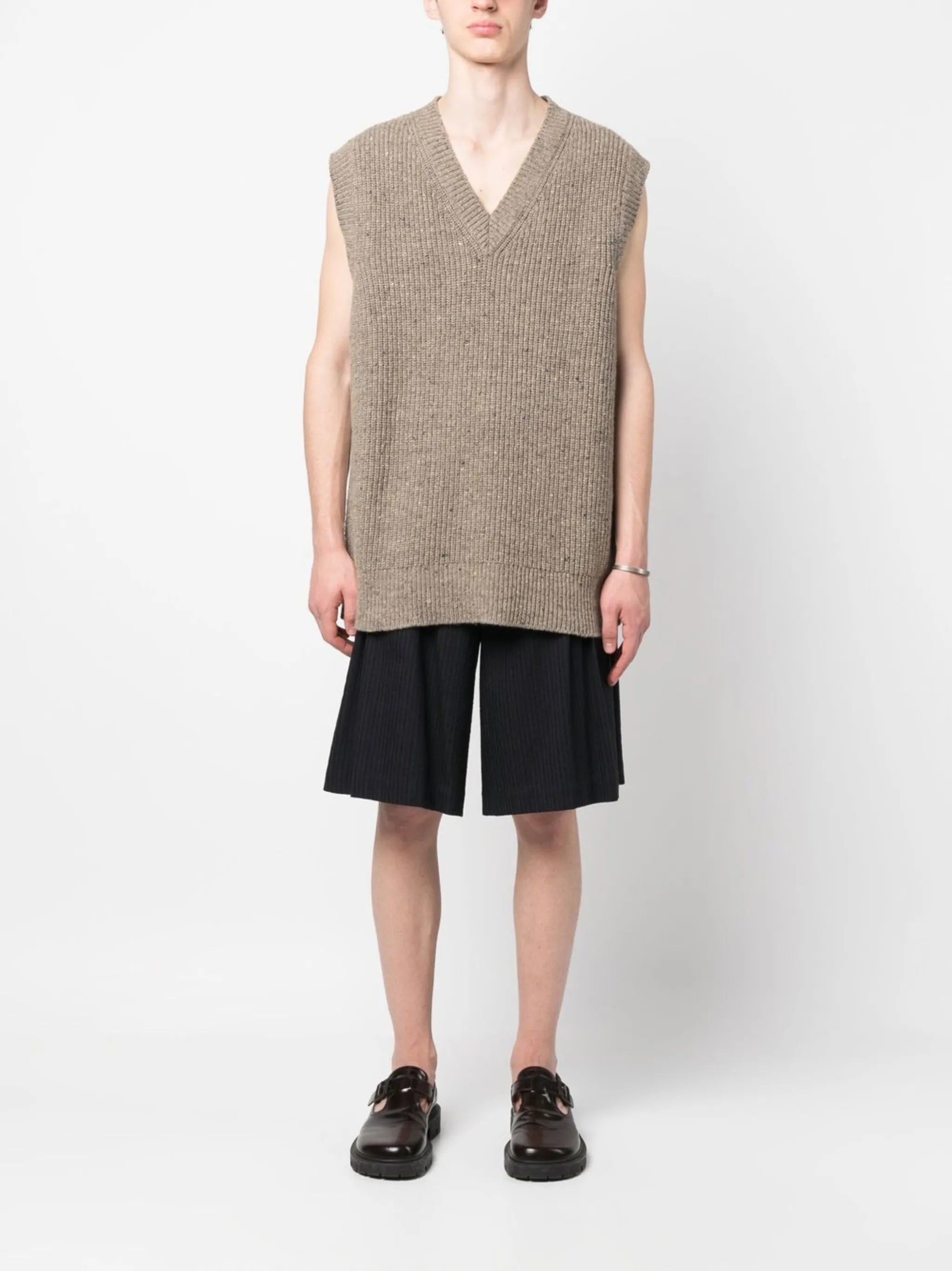 V-neck knitted vest