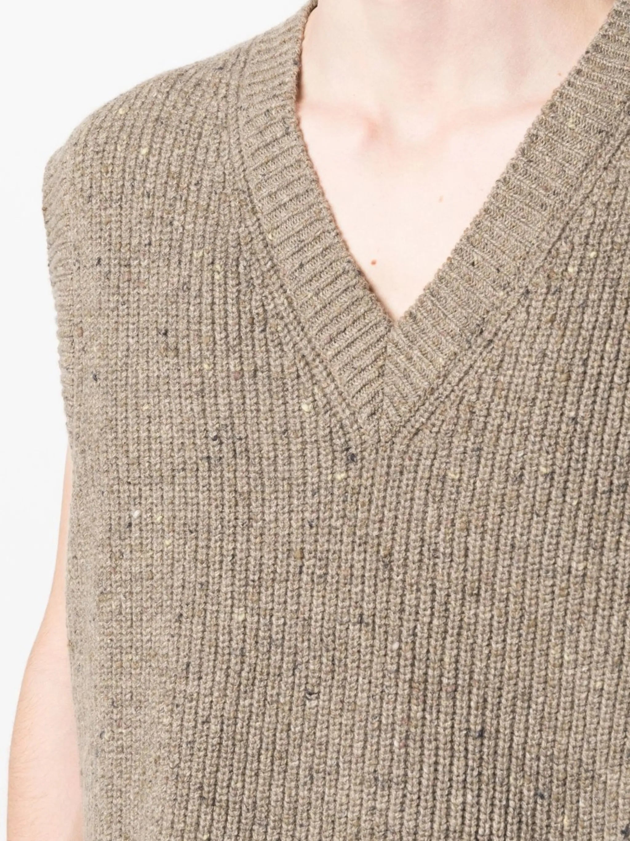 V-neck knitted vest