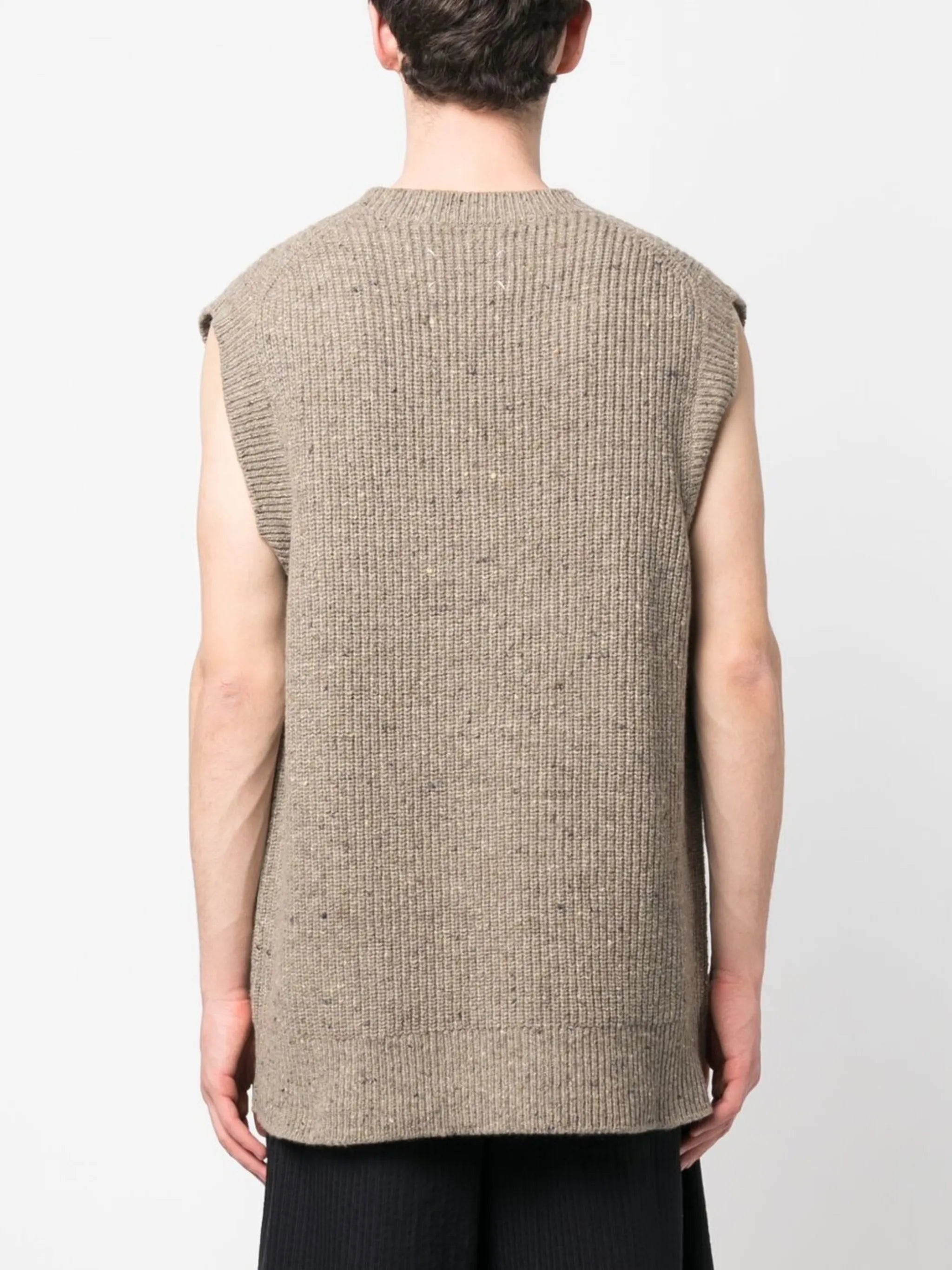V-neck knitted vest