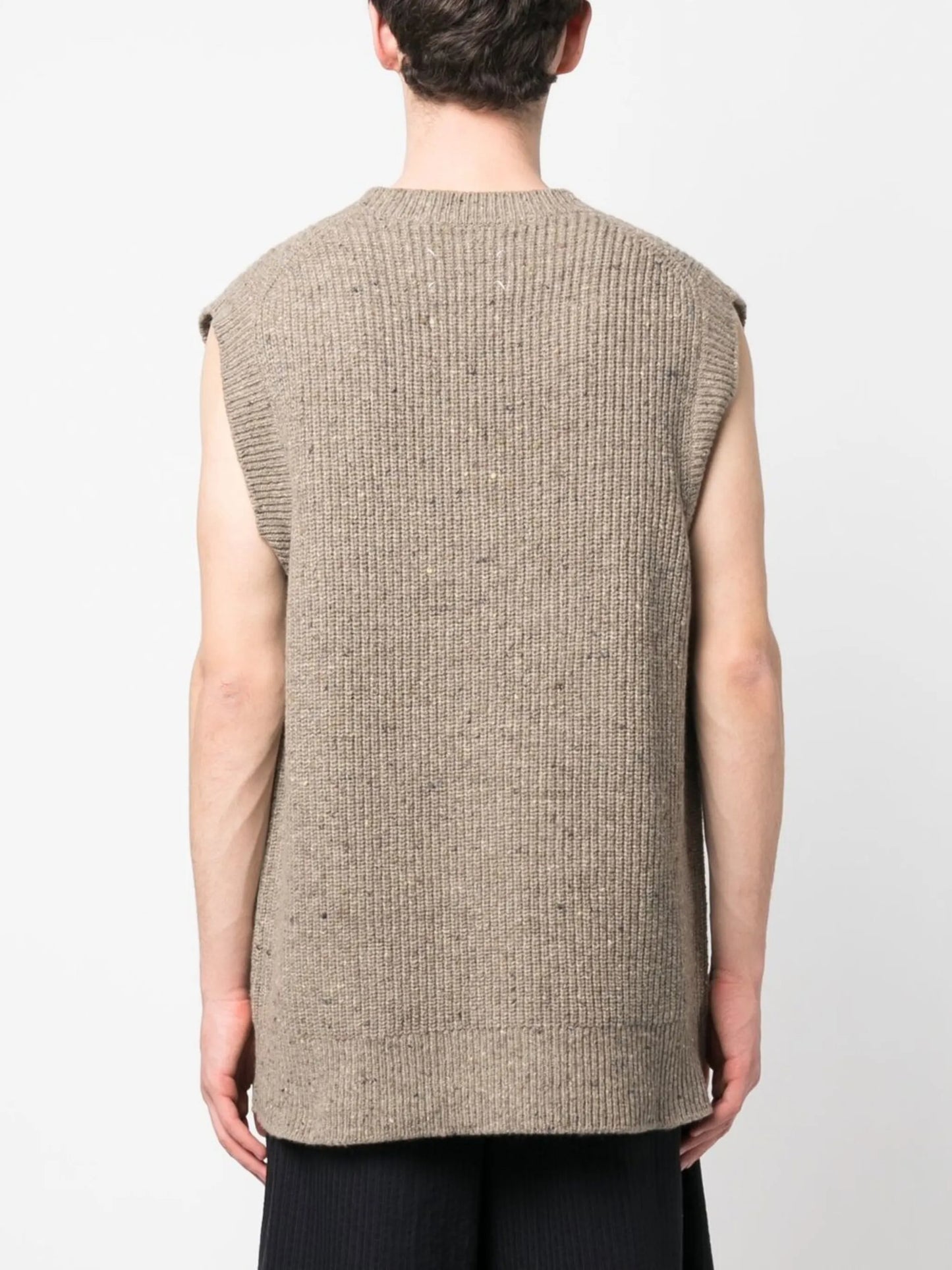 V-neck knitted vest
