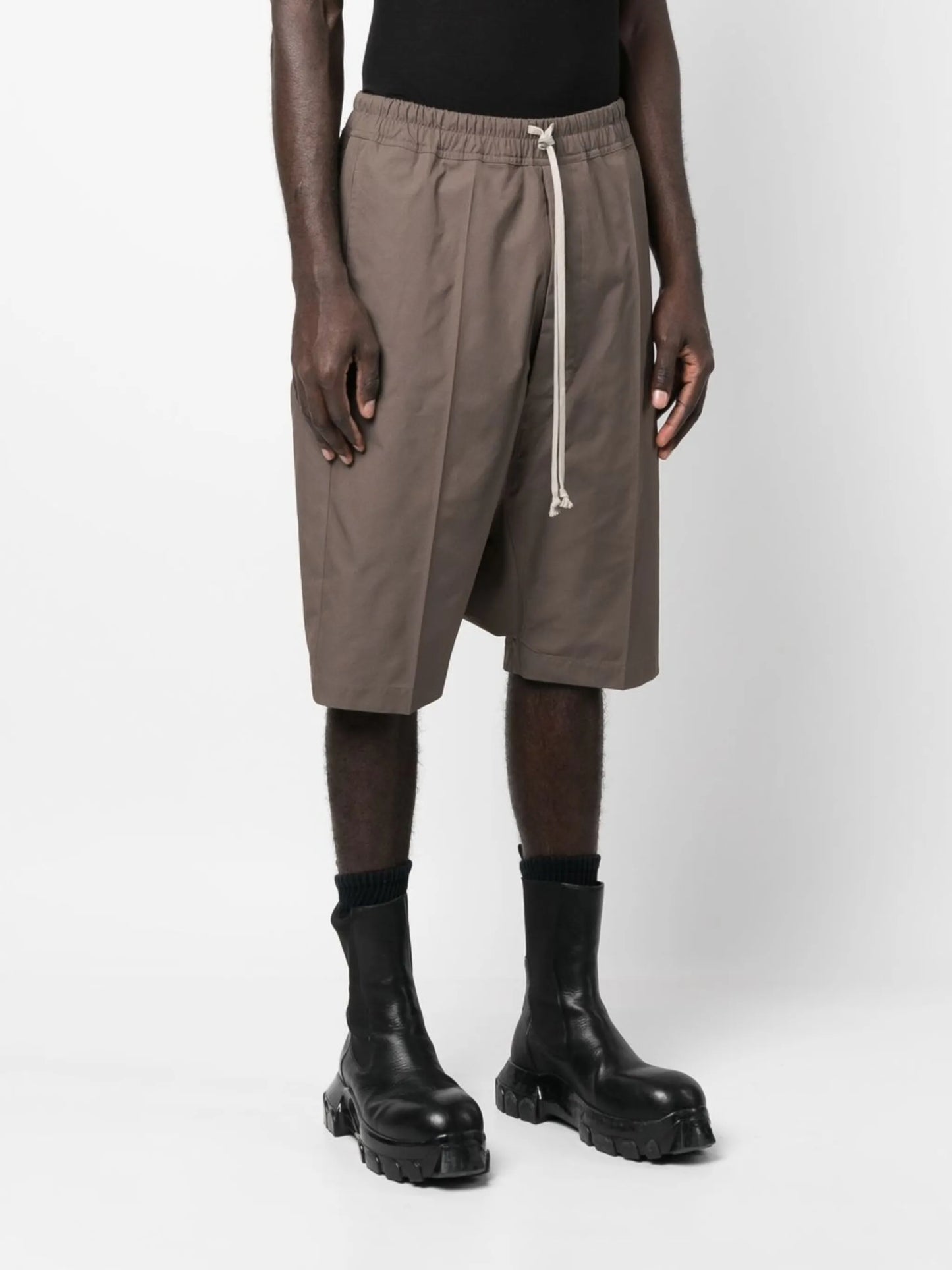 knee-length drop-crotch shorts