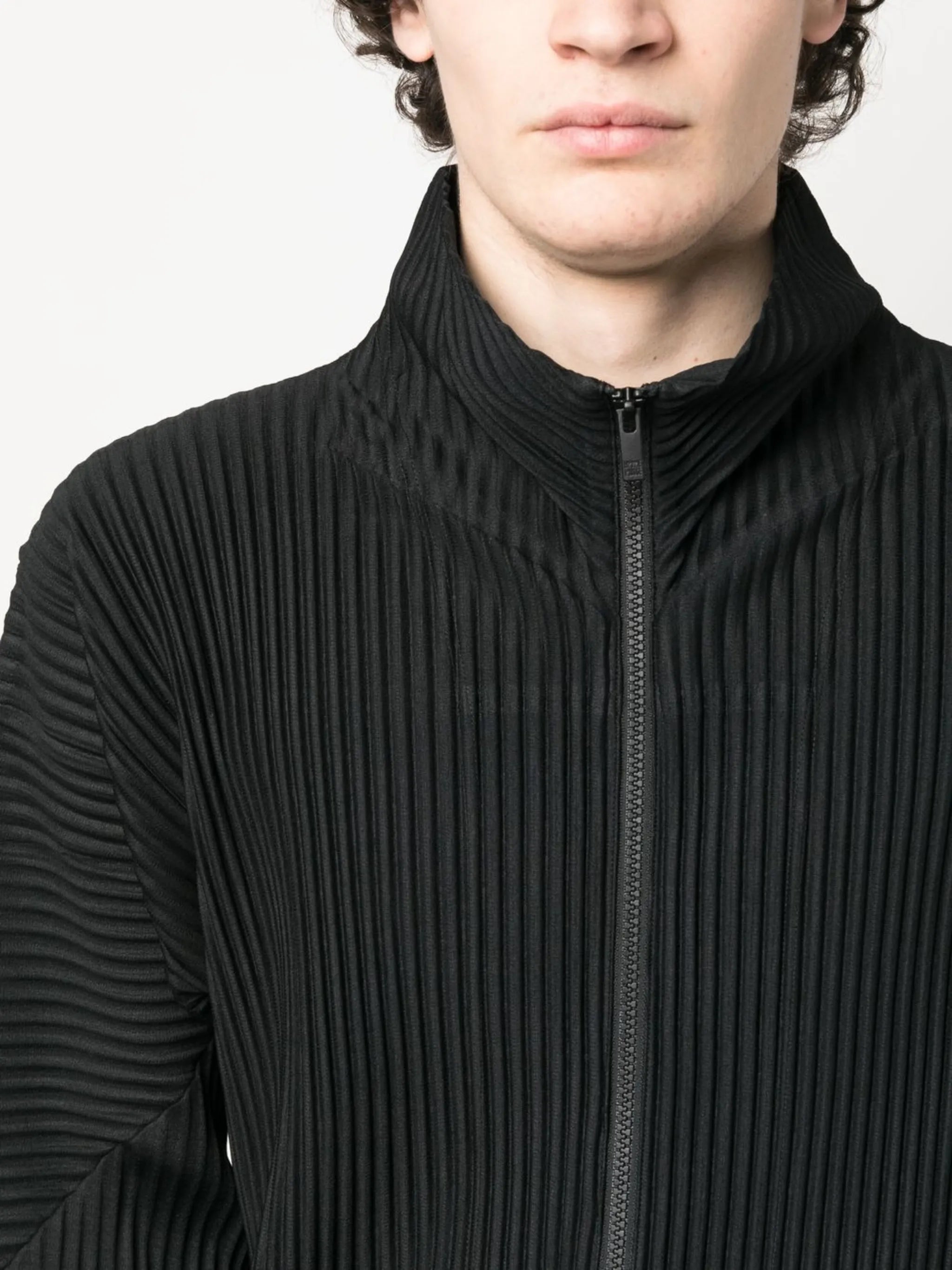 zip-up pleated jacket