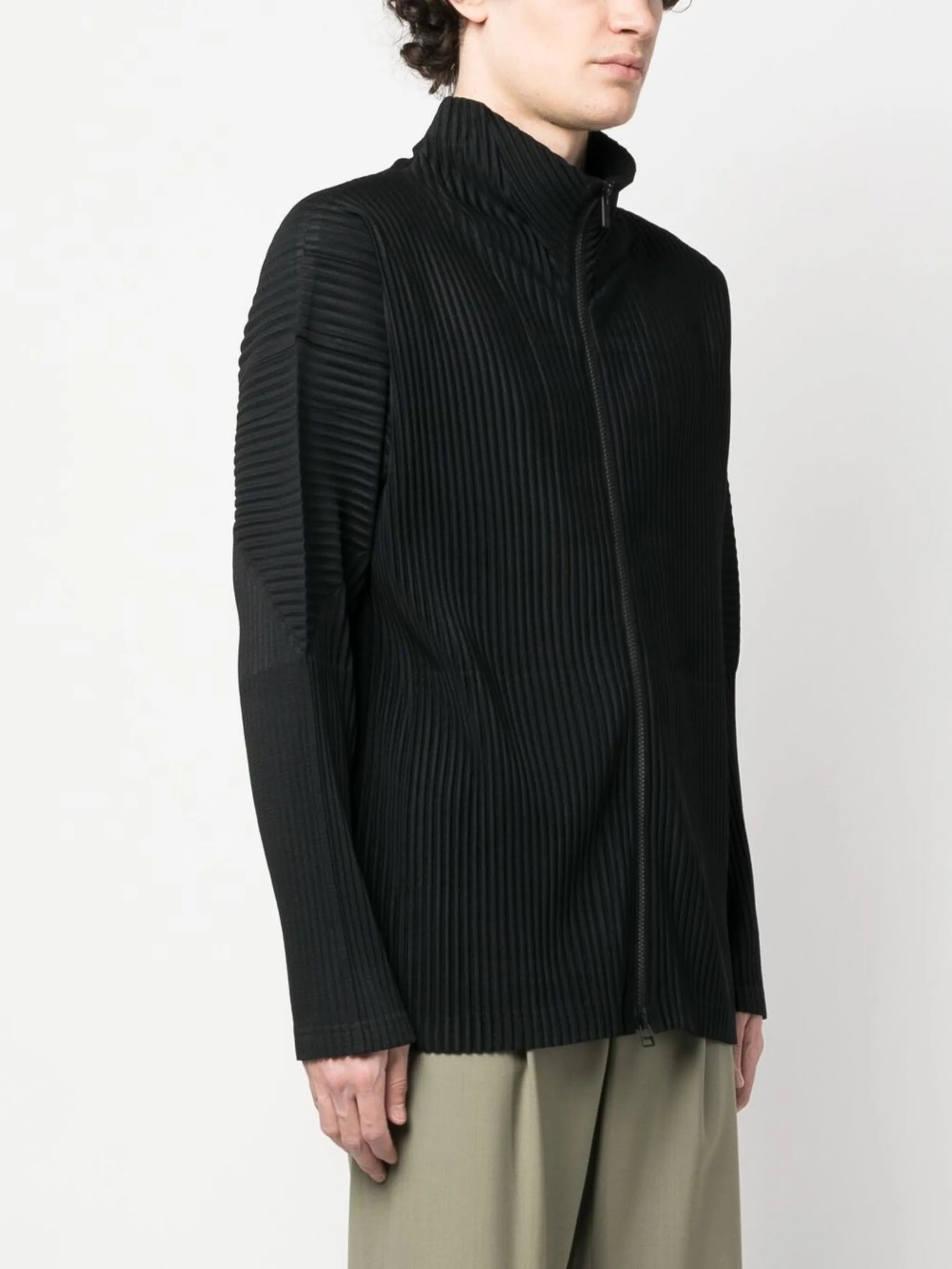 zip-up pleated jacket