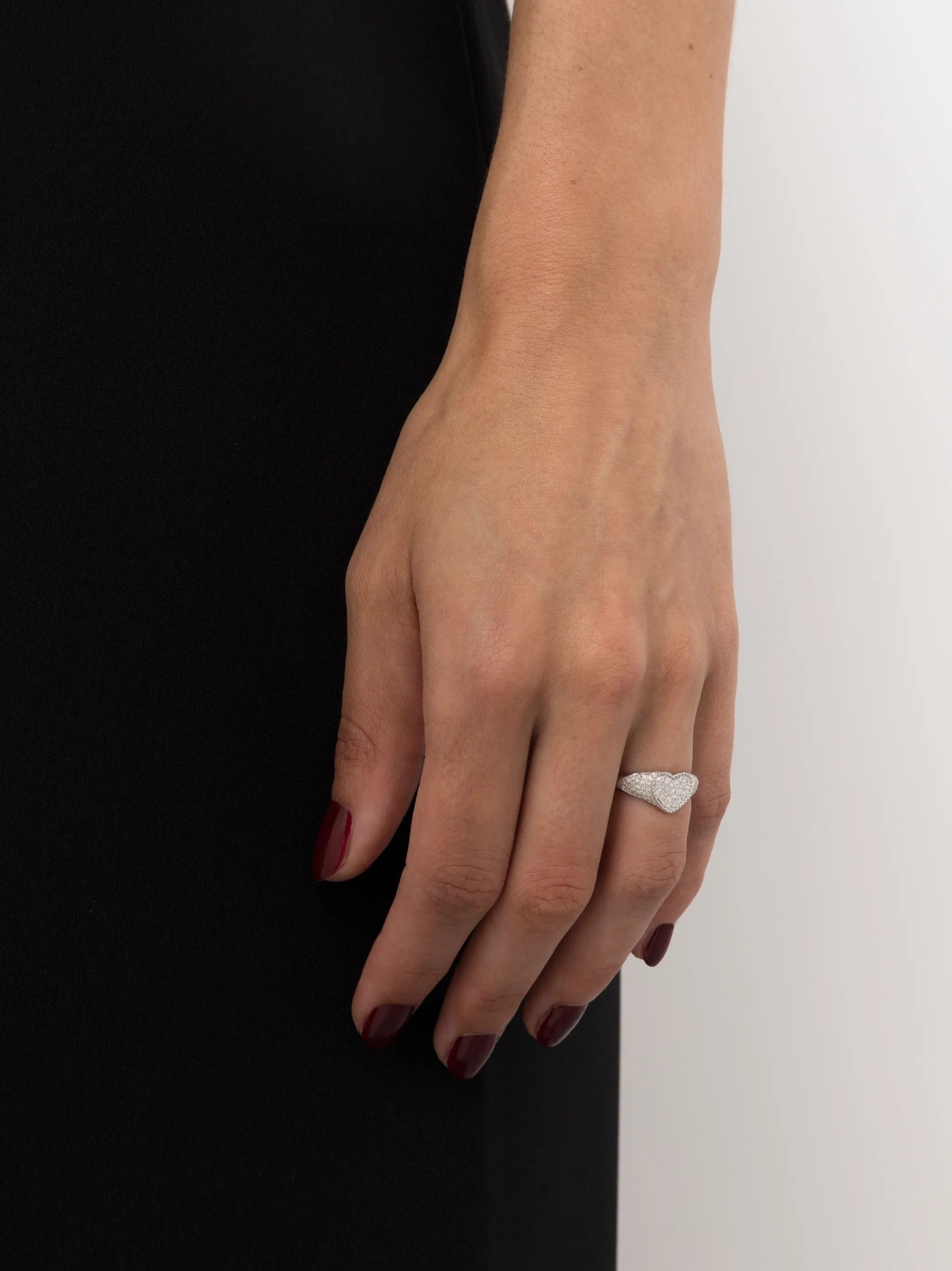 9kt white gold Baby Chevalier Coeur diamond signet ring