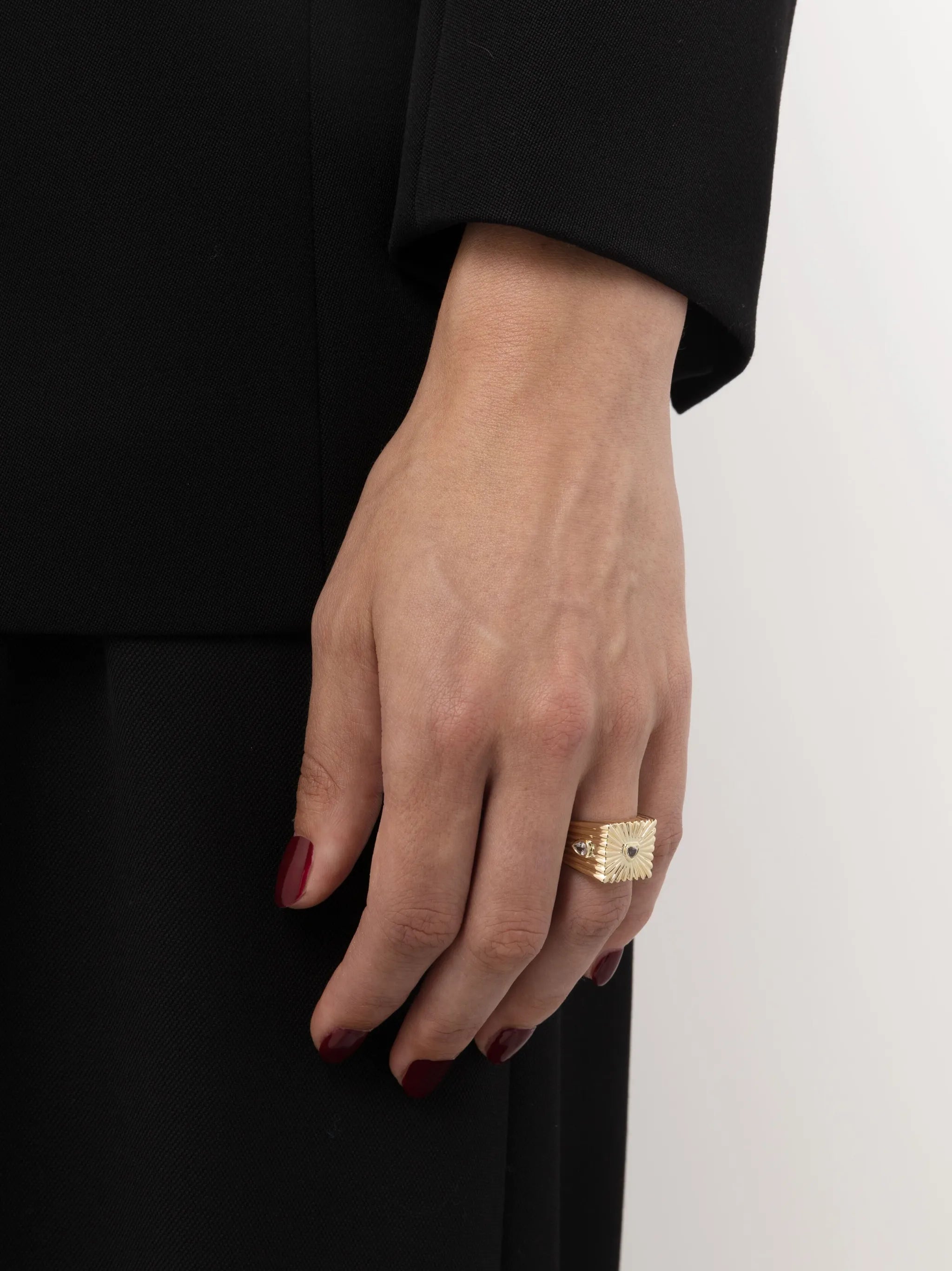 9kt yellow gold white sapphire signet ring