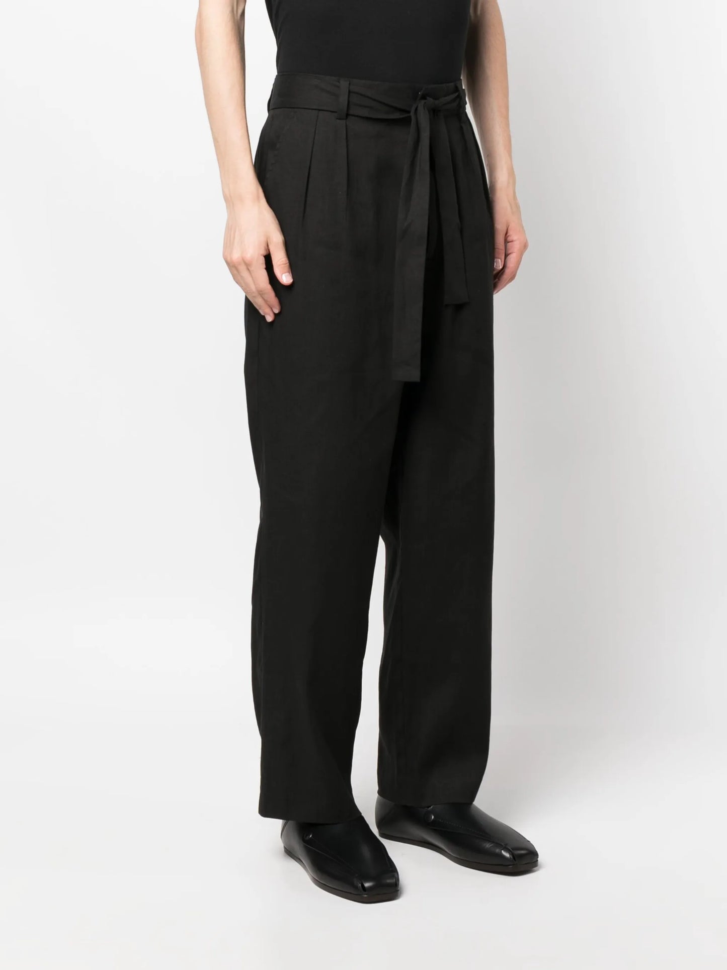 tied-waist wide-leg trousers