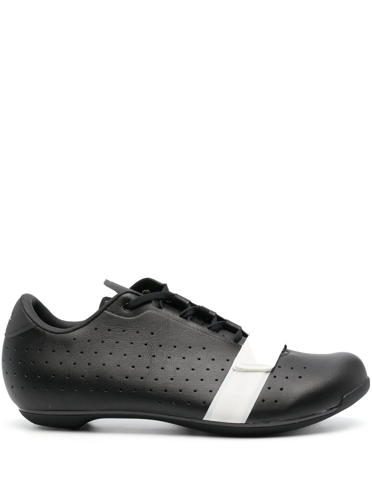 Classic perforated cycling shoes