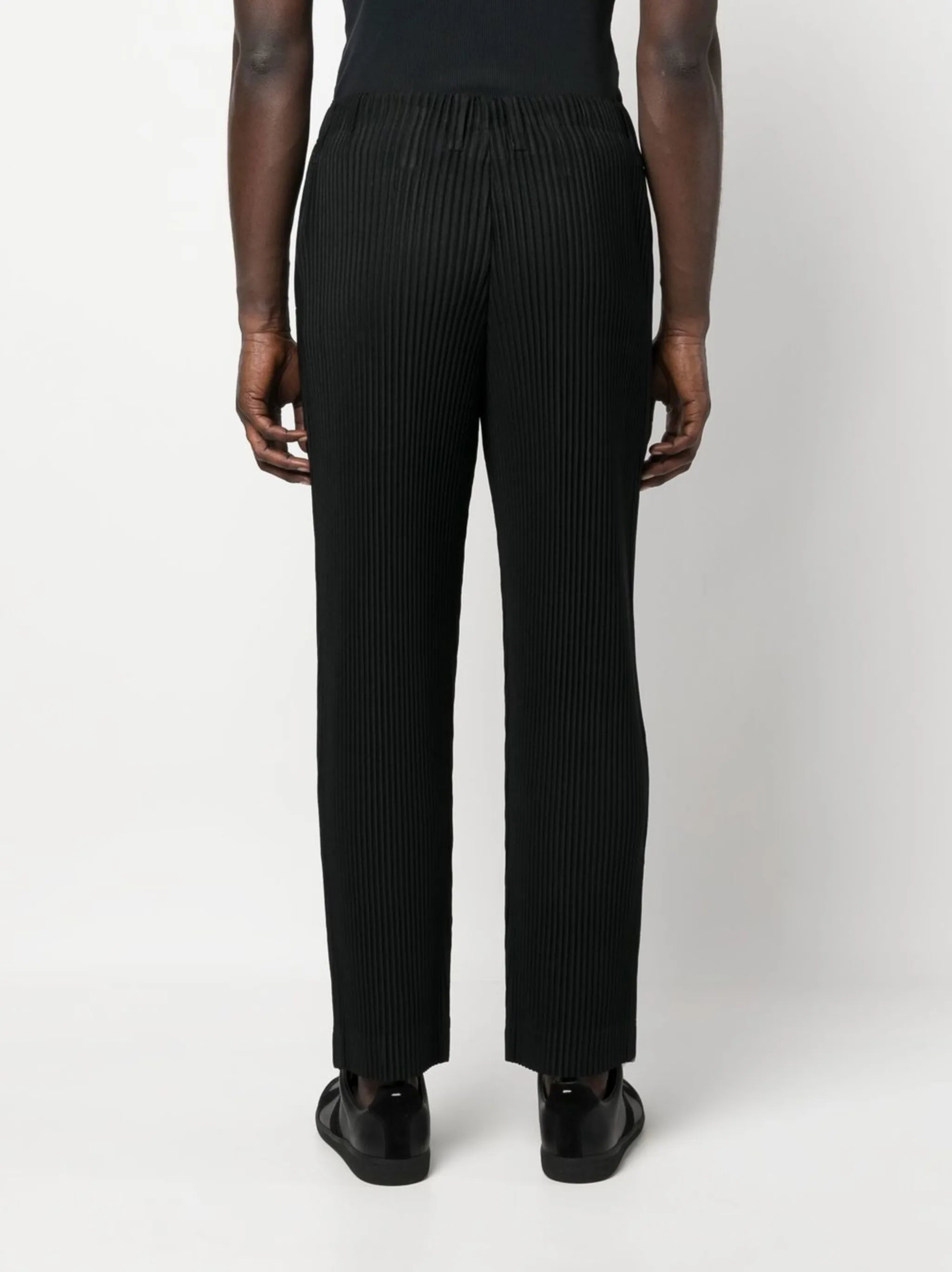 fully-pleated trousers