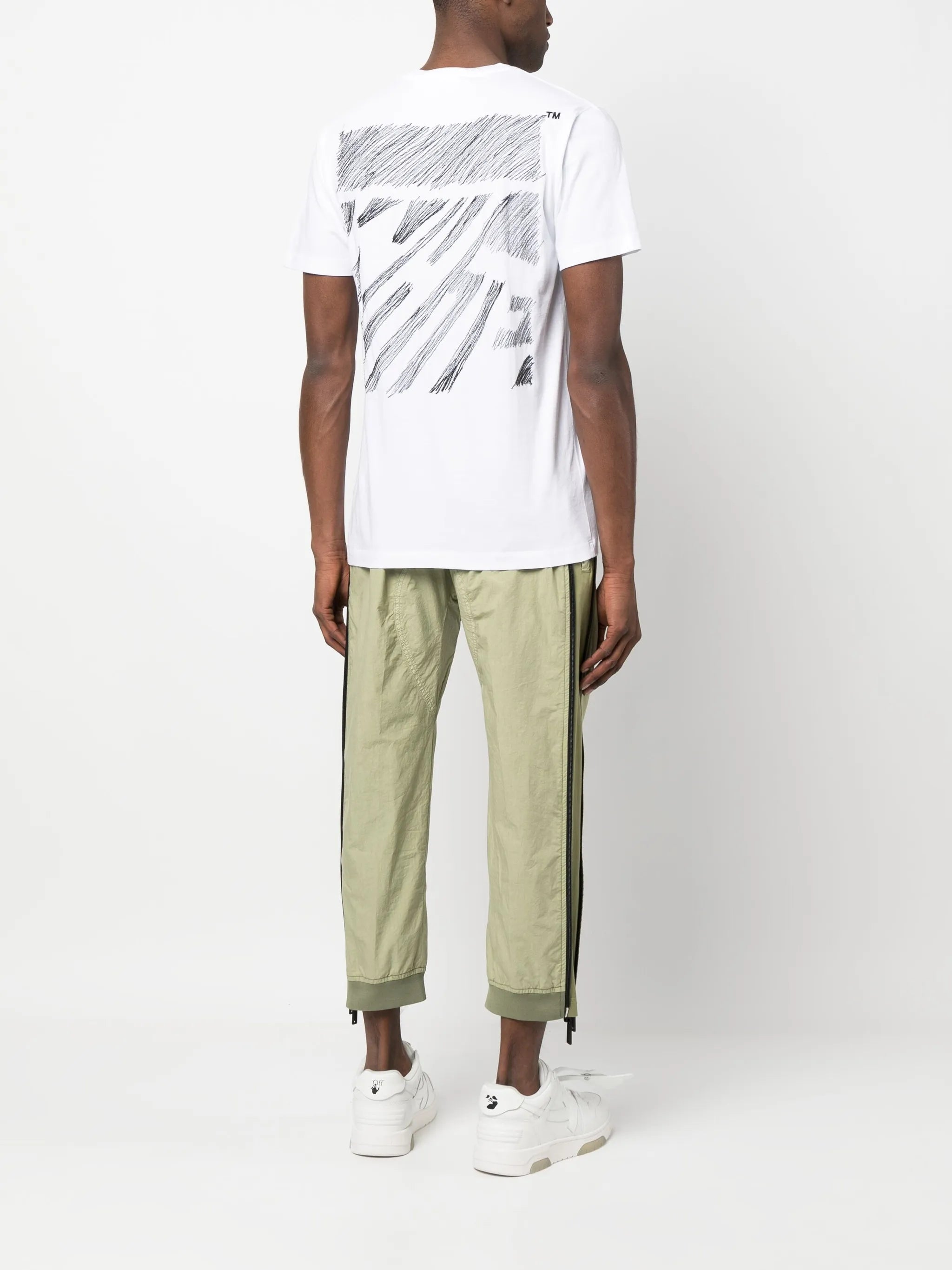 logo-embroidered T-shirt
