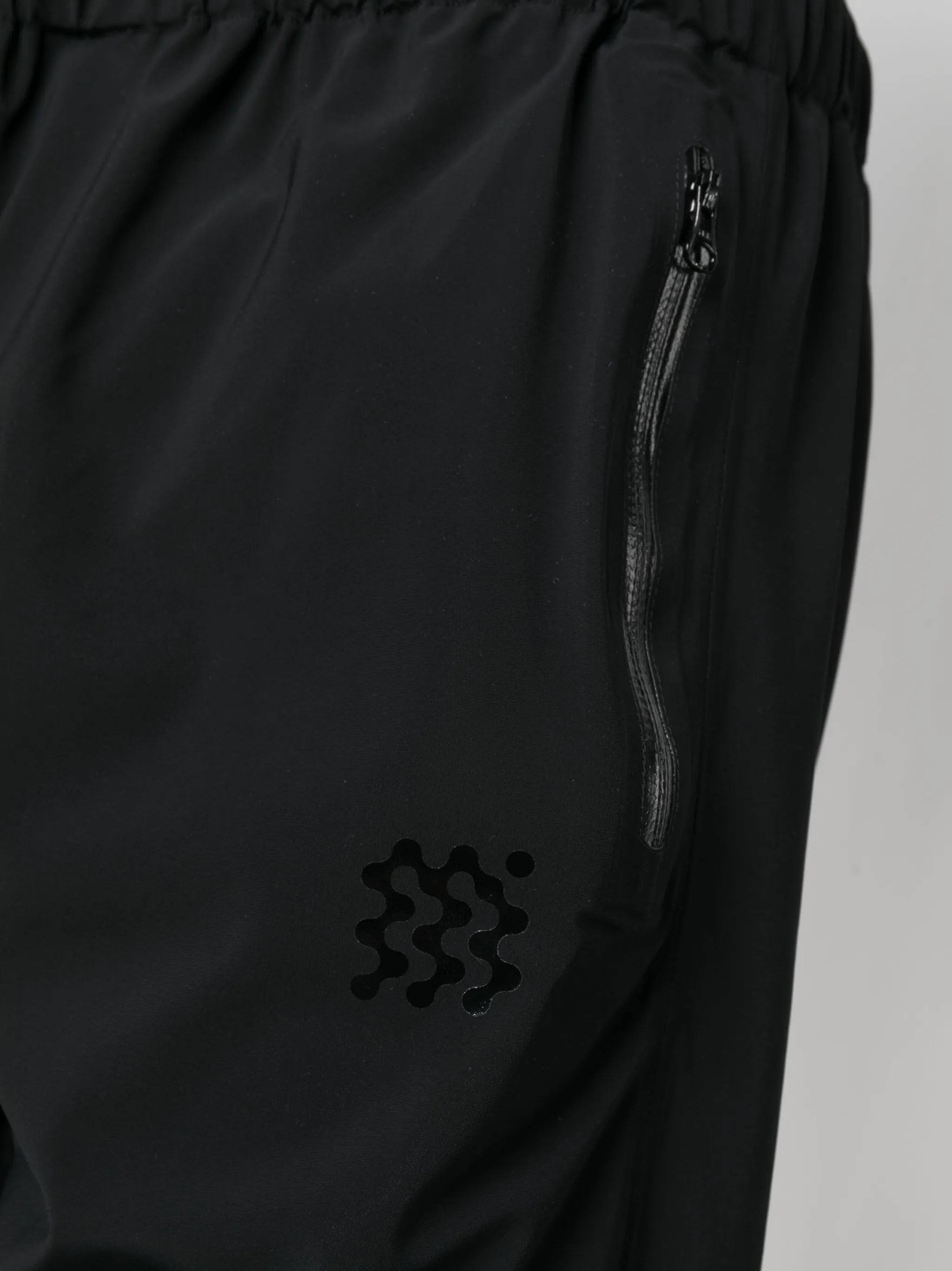 straight-leg trousers