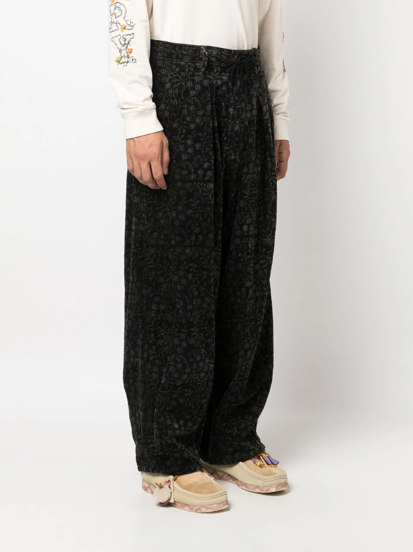 floral-print corduroy trousers