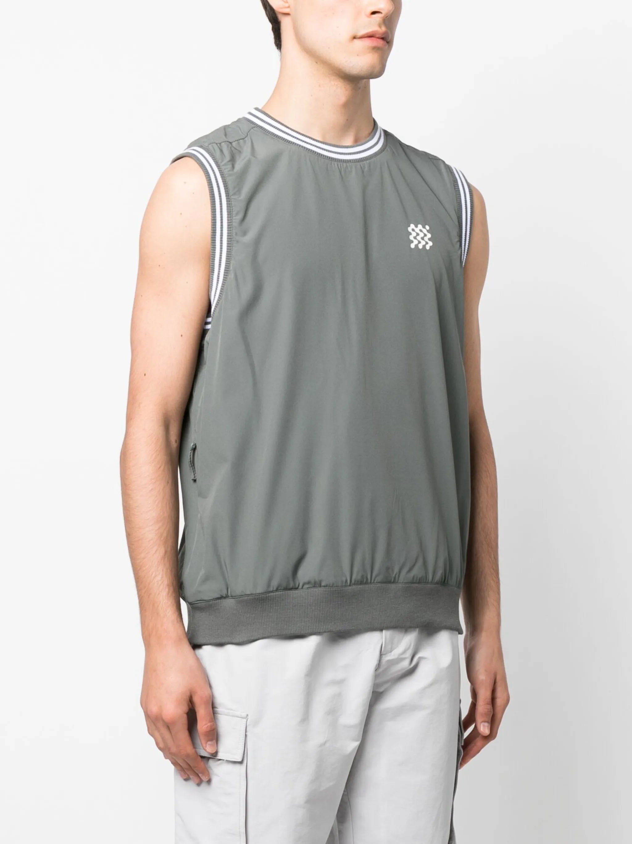 Course crewneck vest