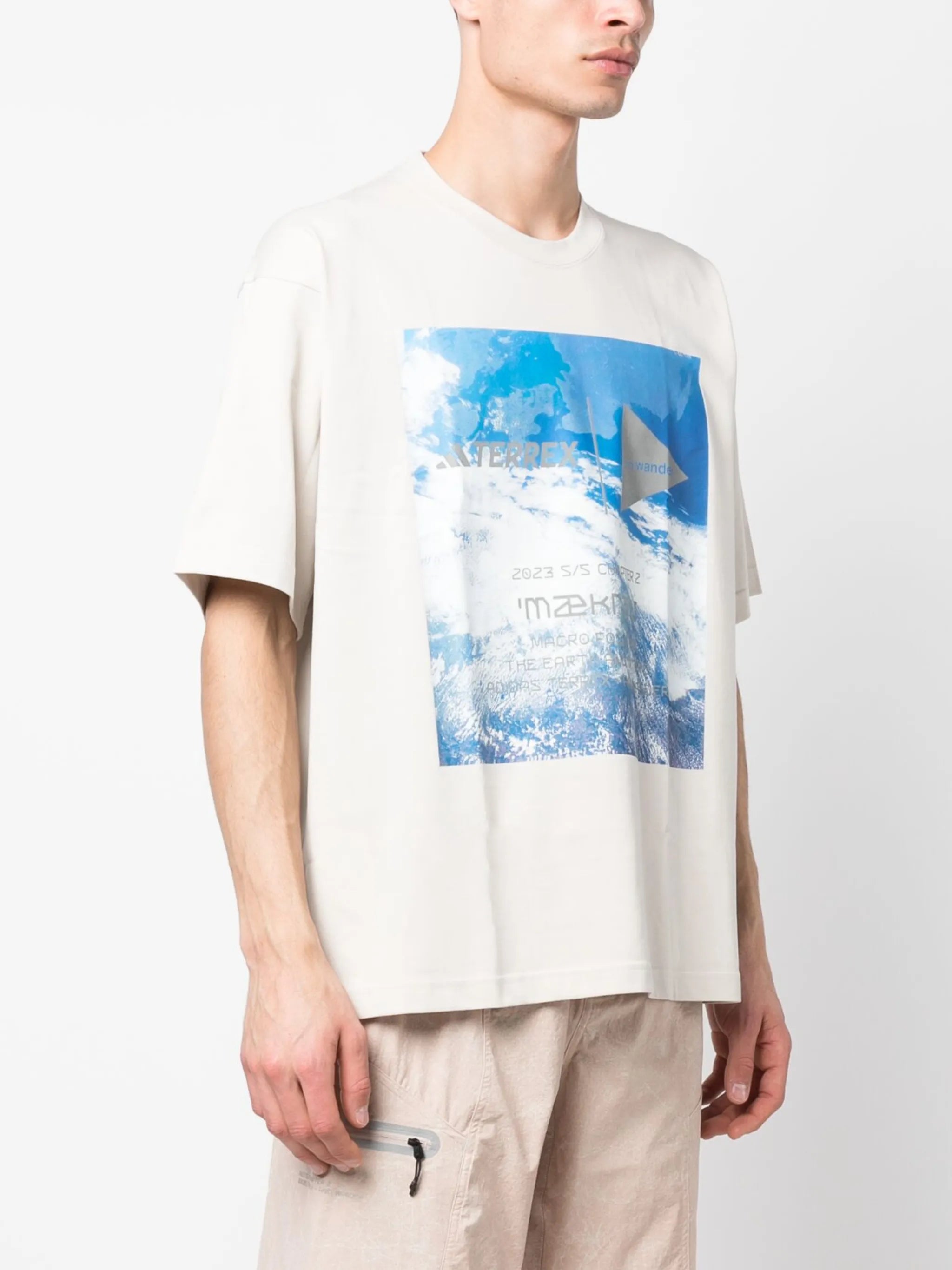 graphic-print T-shirt