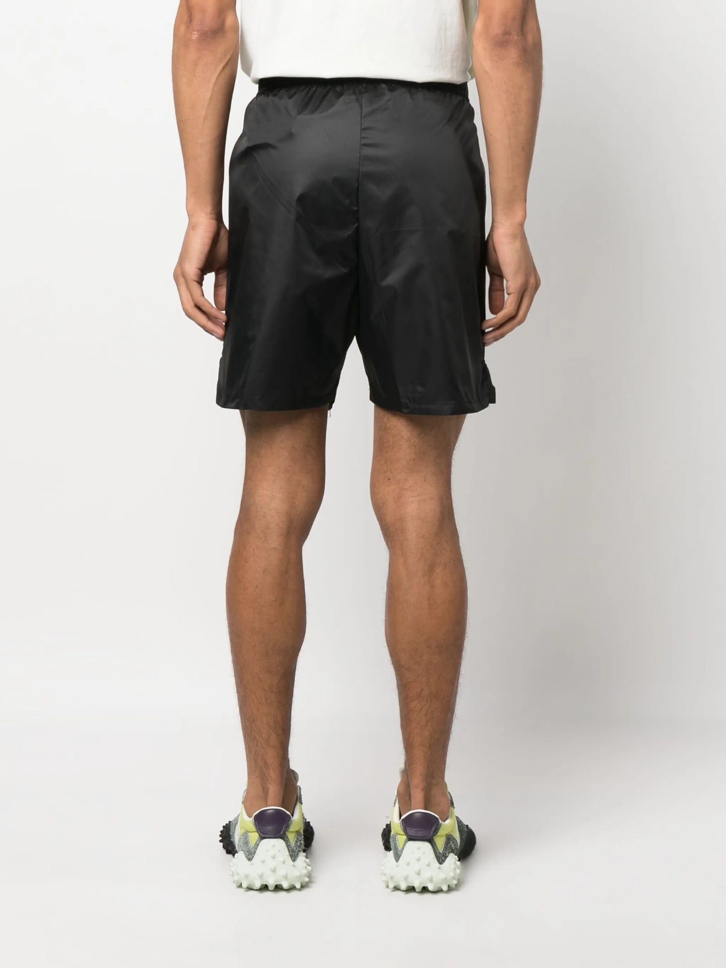 Middle elasticated-waist shorts