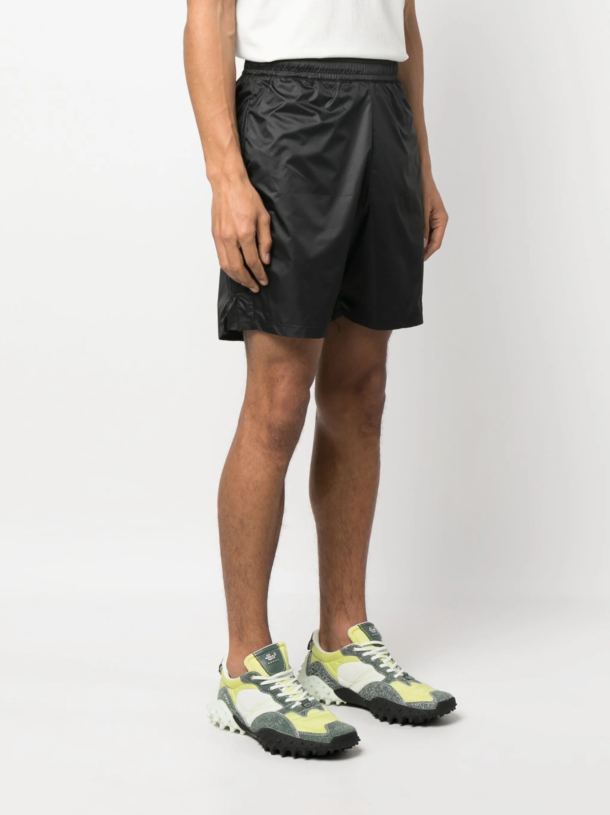 Middle elasticated-waist shorts