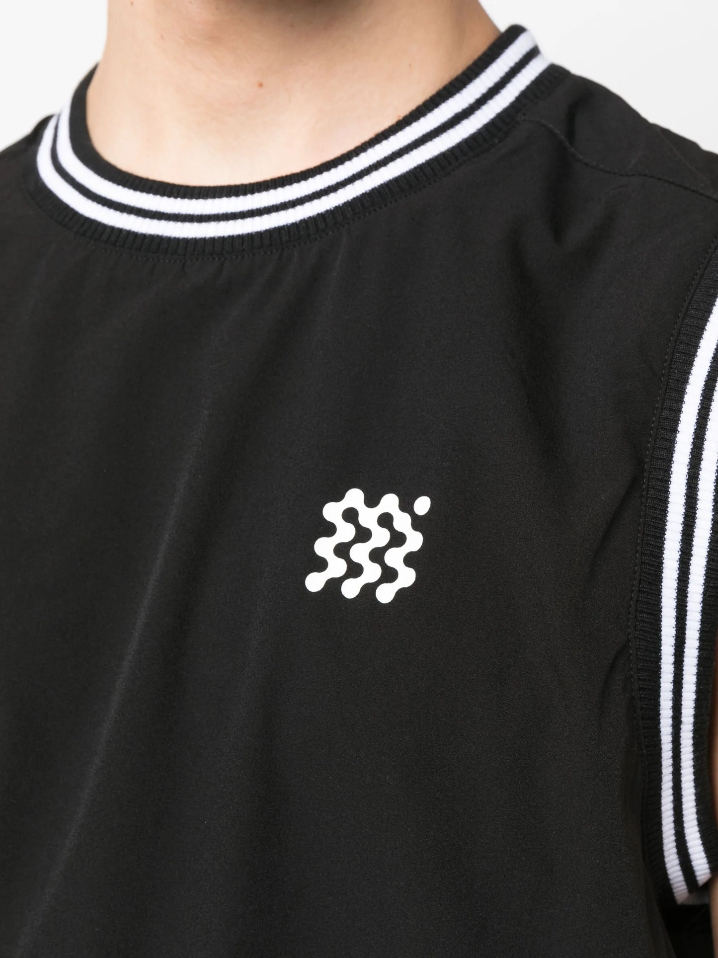 Course crewneck vest