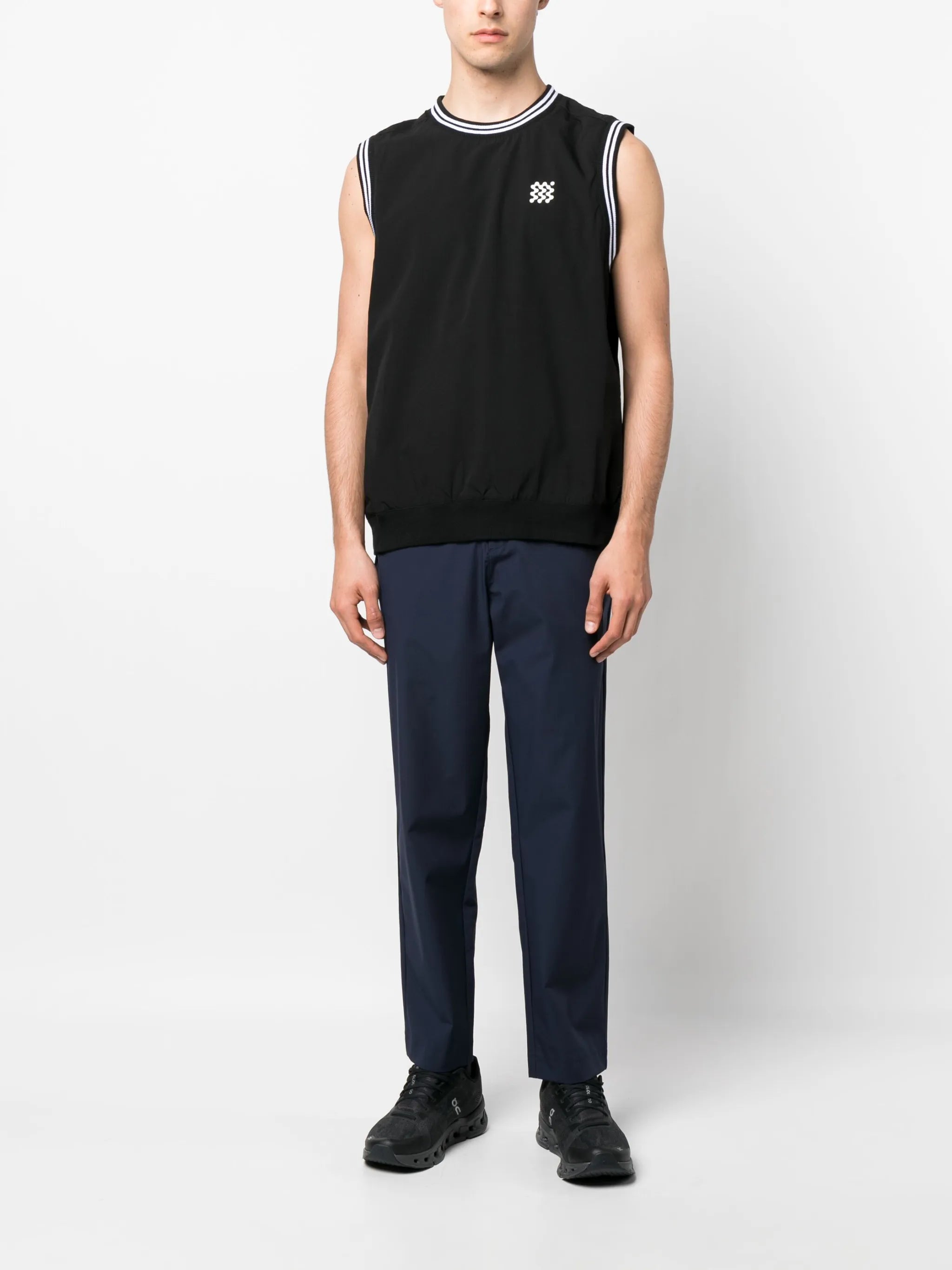 Course crewneck vest