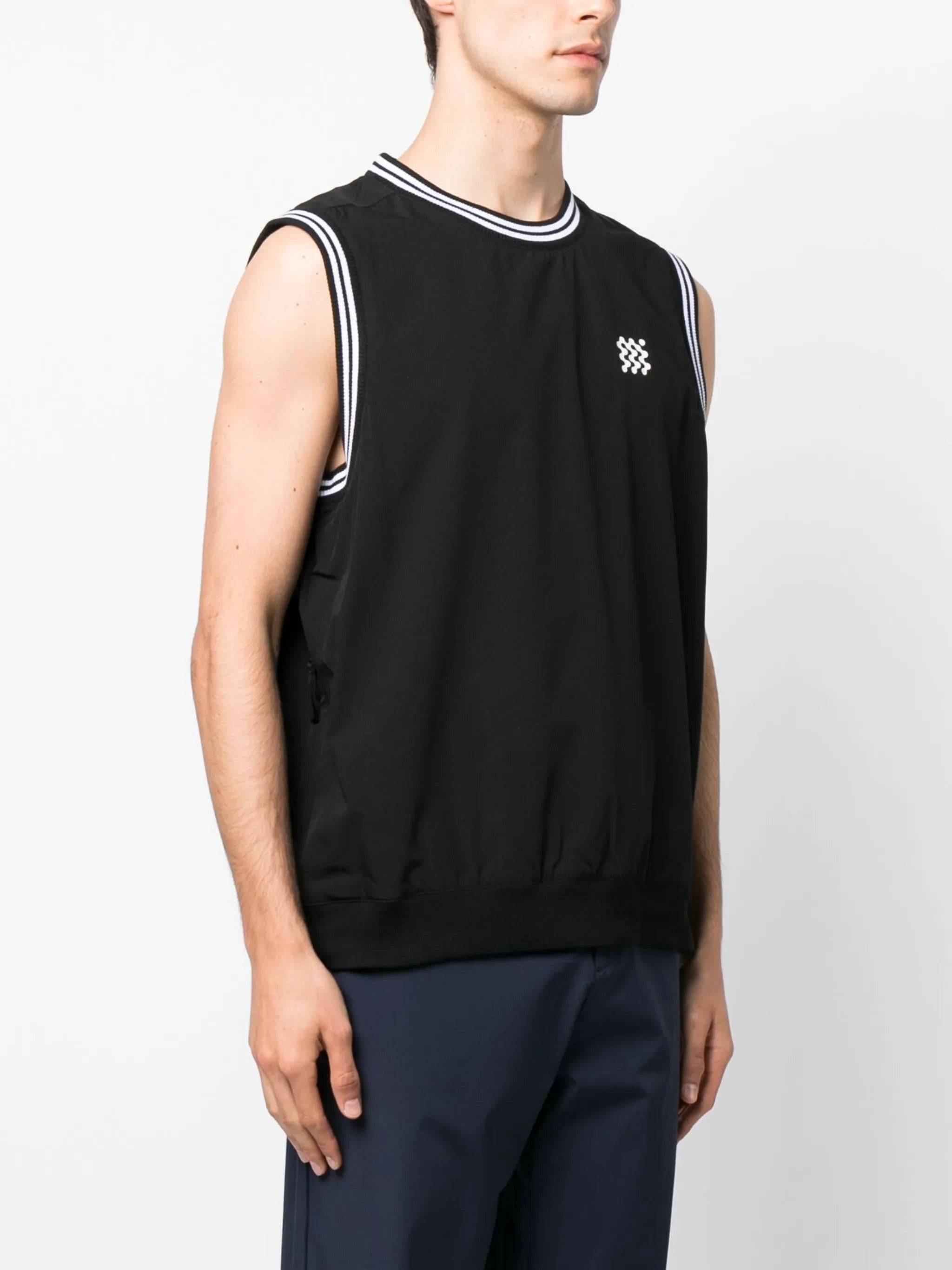 Course crewneck vest