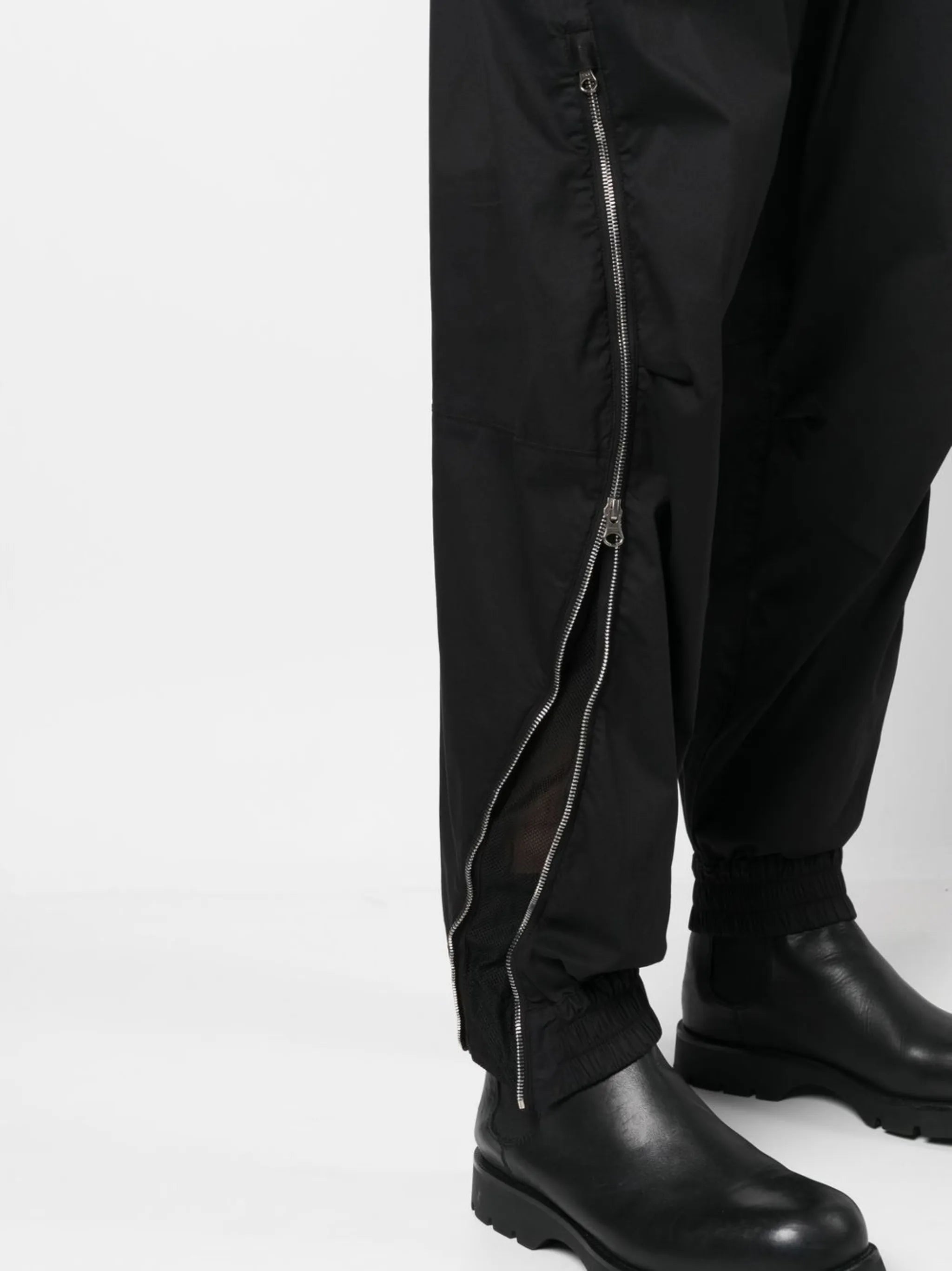 zip-detailing loose-fit trousers