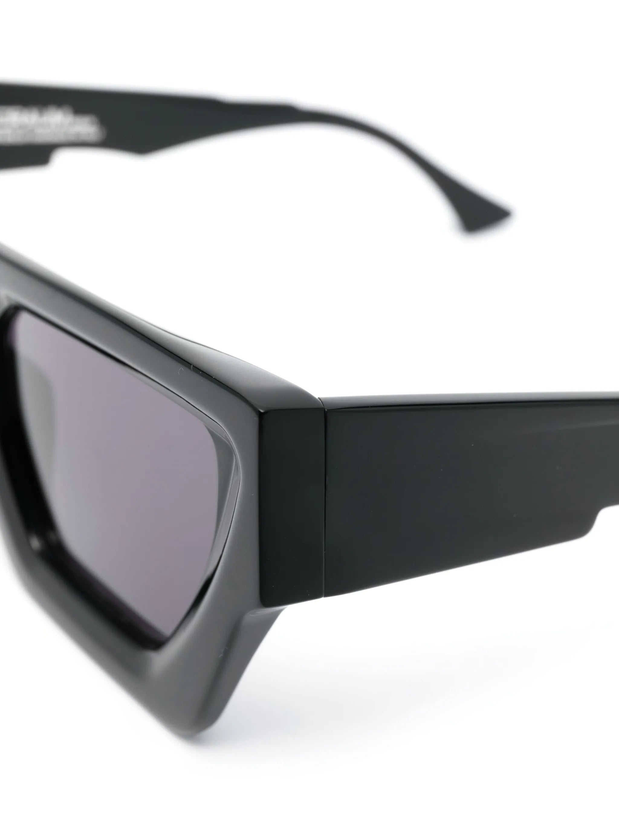 cat-eye frame sunglasses