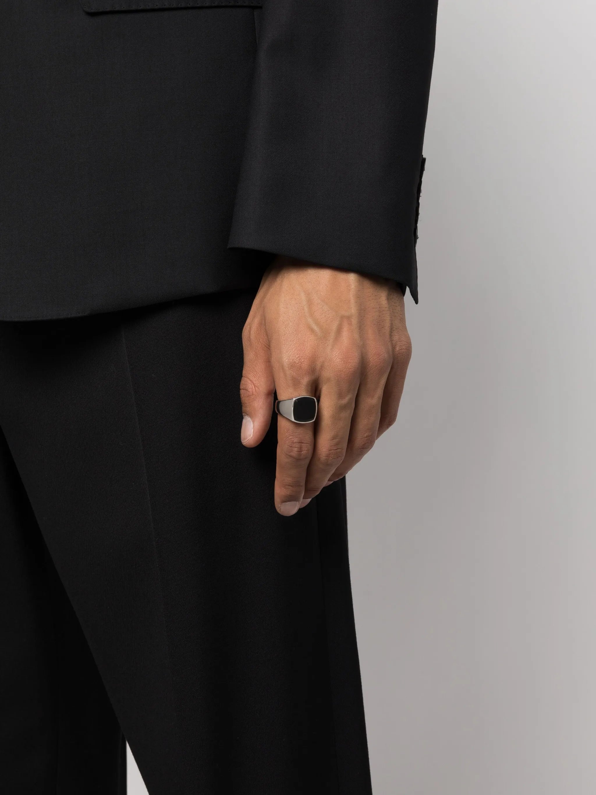 Cushion polished onyx ring