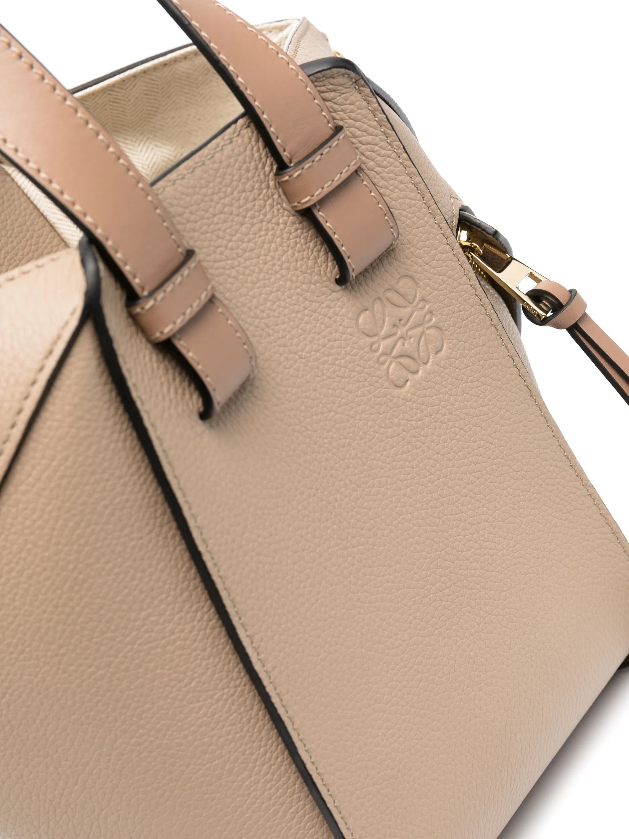 Hammock grained shoulder bag