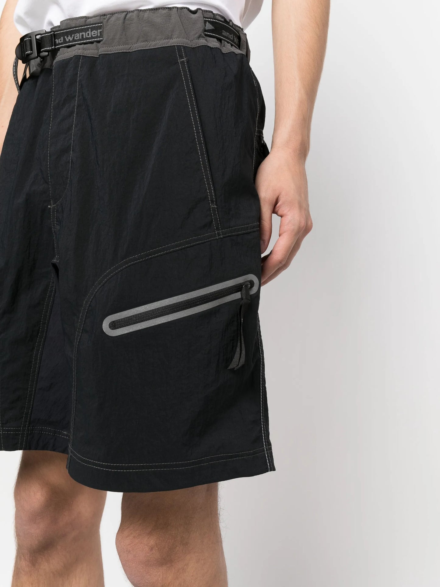 belted-waist knee-length shorts