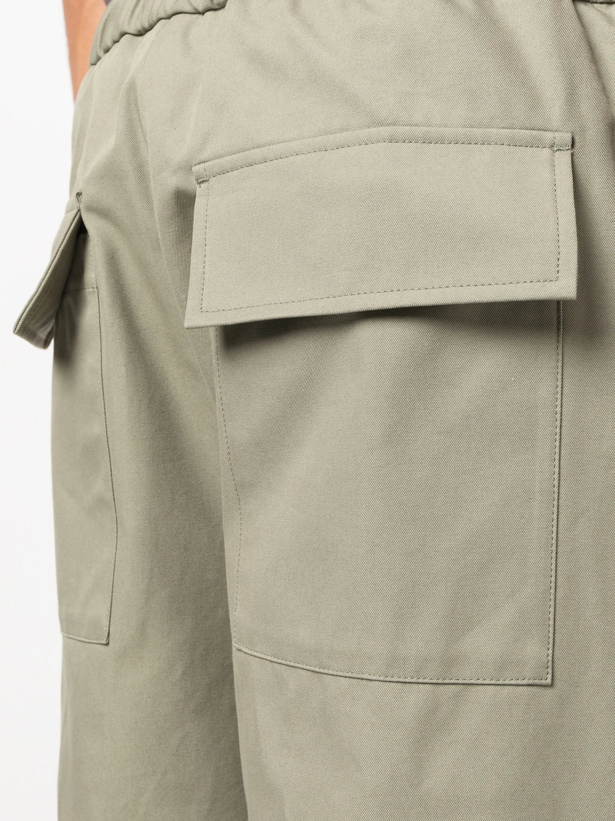 elasticated-waist pleated trousers