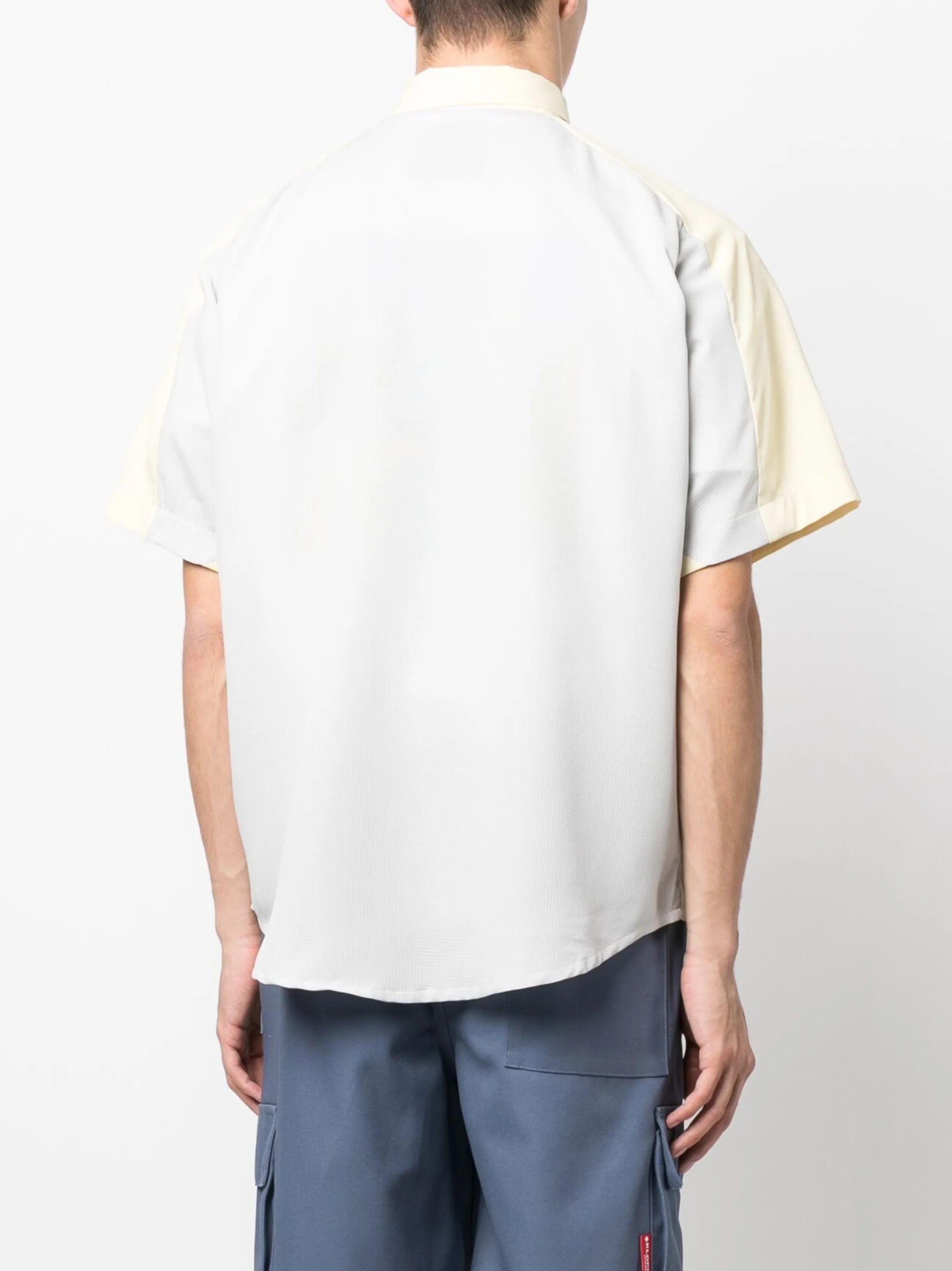 short-sleeve button-fastening shirt