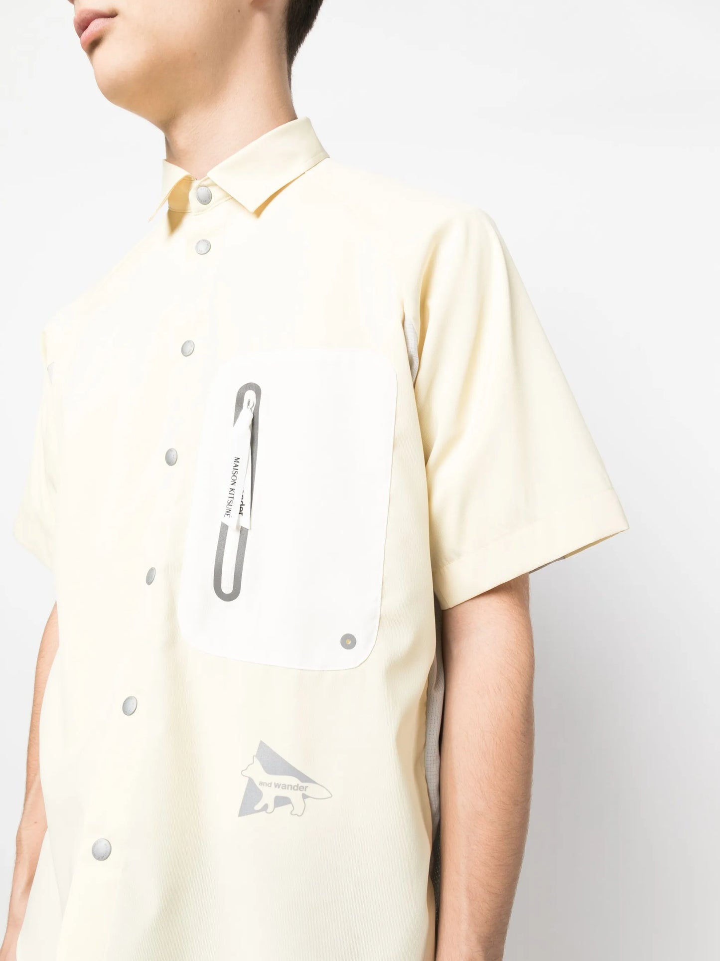 short-sleeve button-fastening shirt