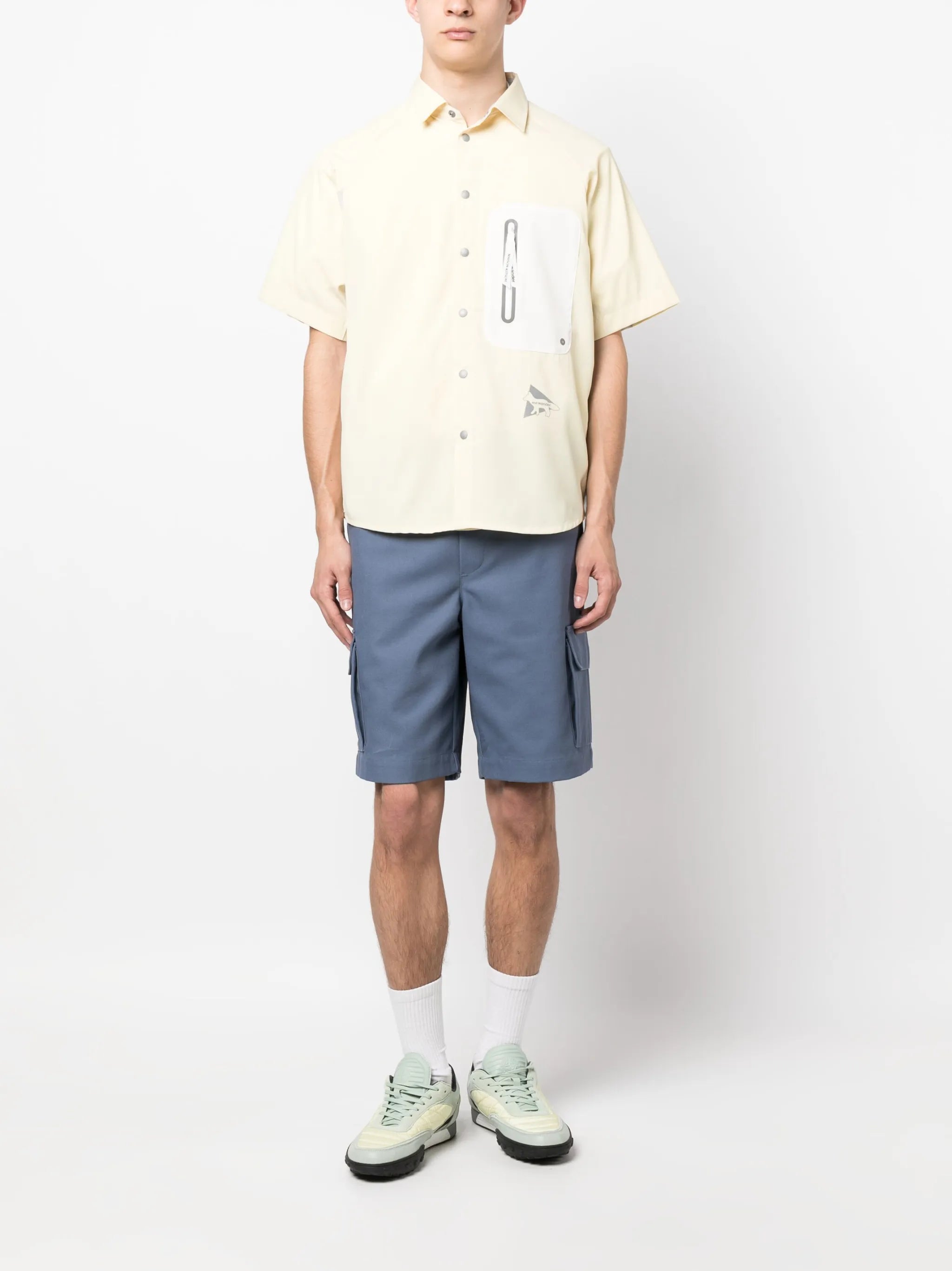 short-sleeve button-fastening shirt
