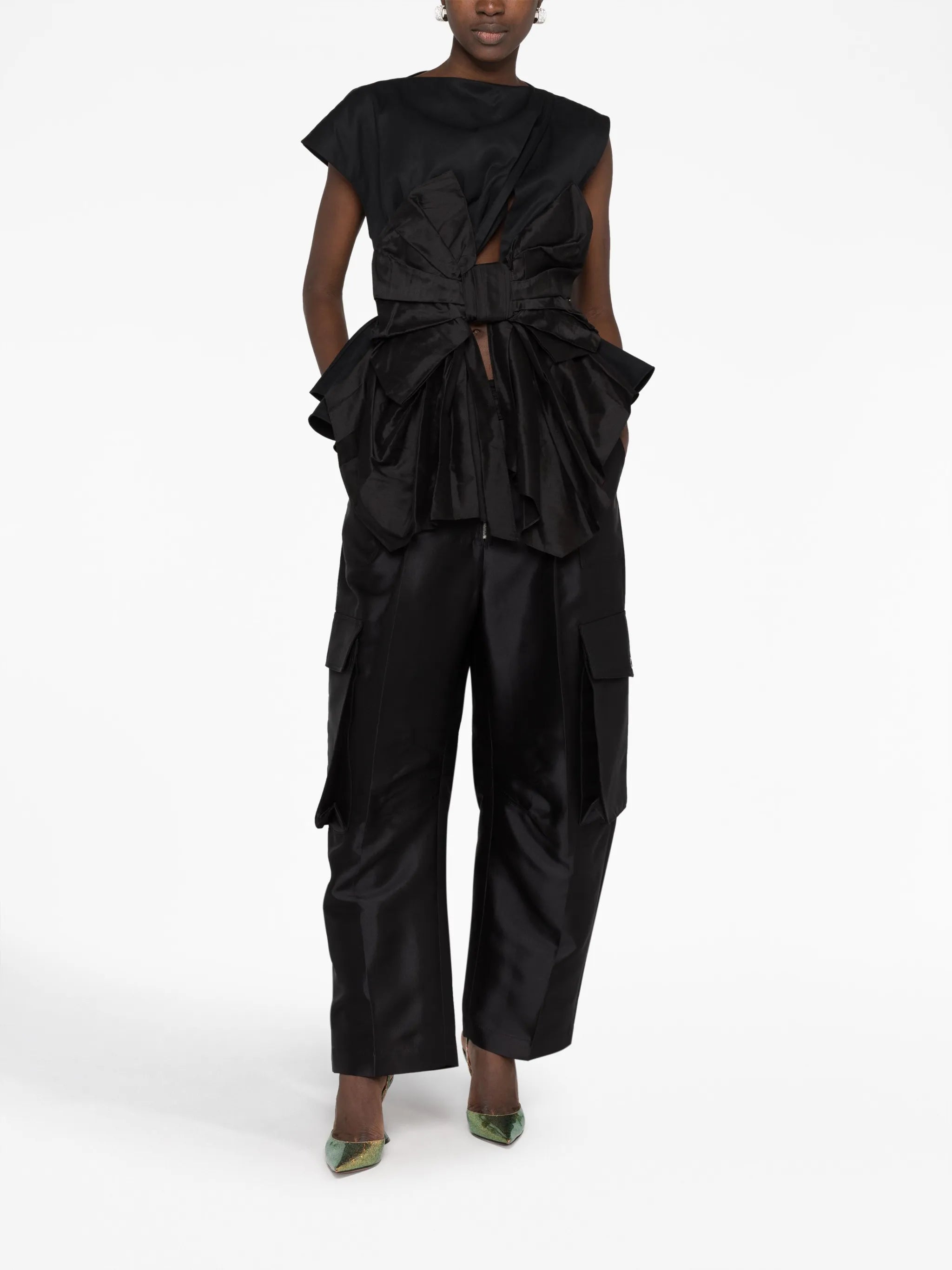 cargo-pockets wide-leg trousers