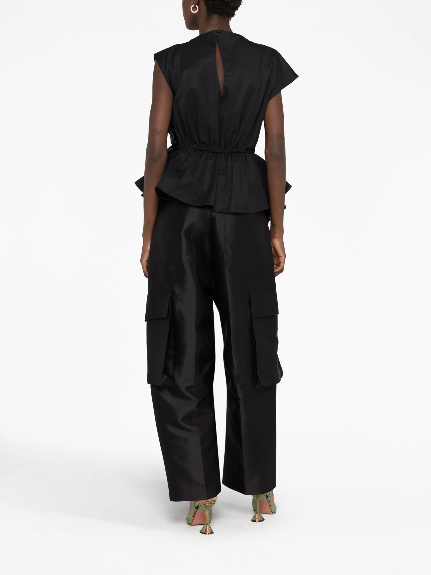 cargo-pockets wide-leg trousers