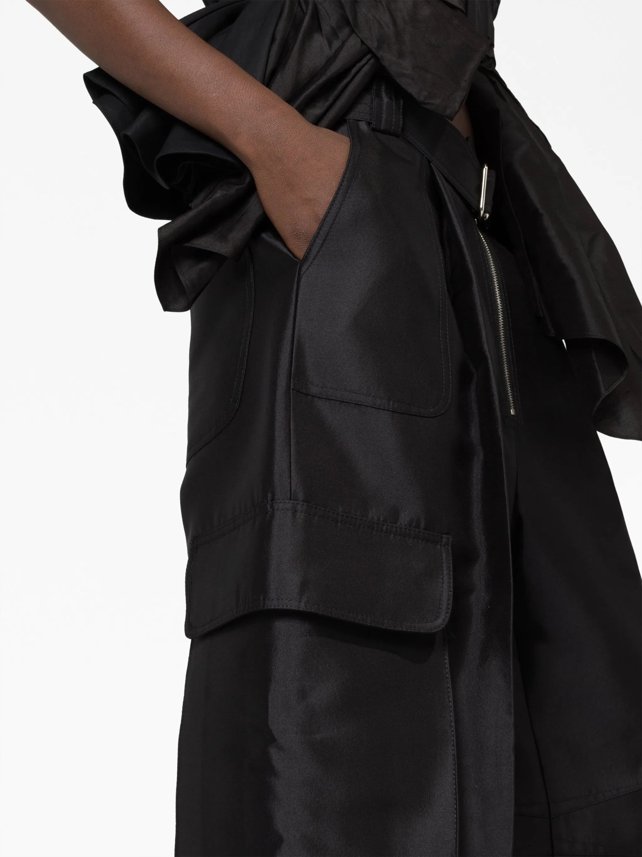 cargo-pockets wide-leg trousers