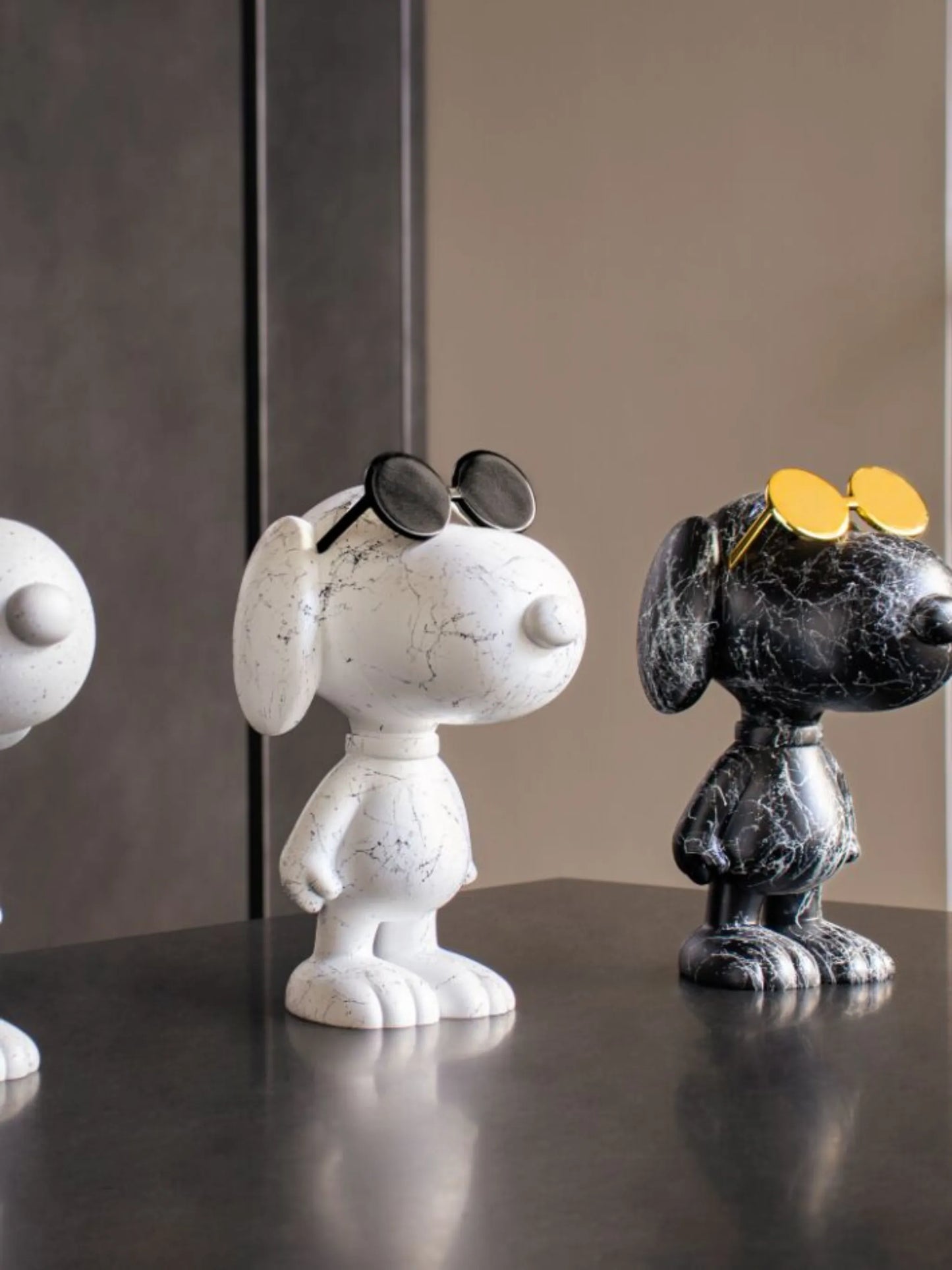 Snoopy Sun Graf figurine