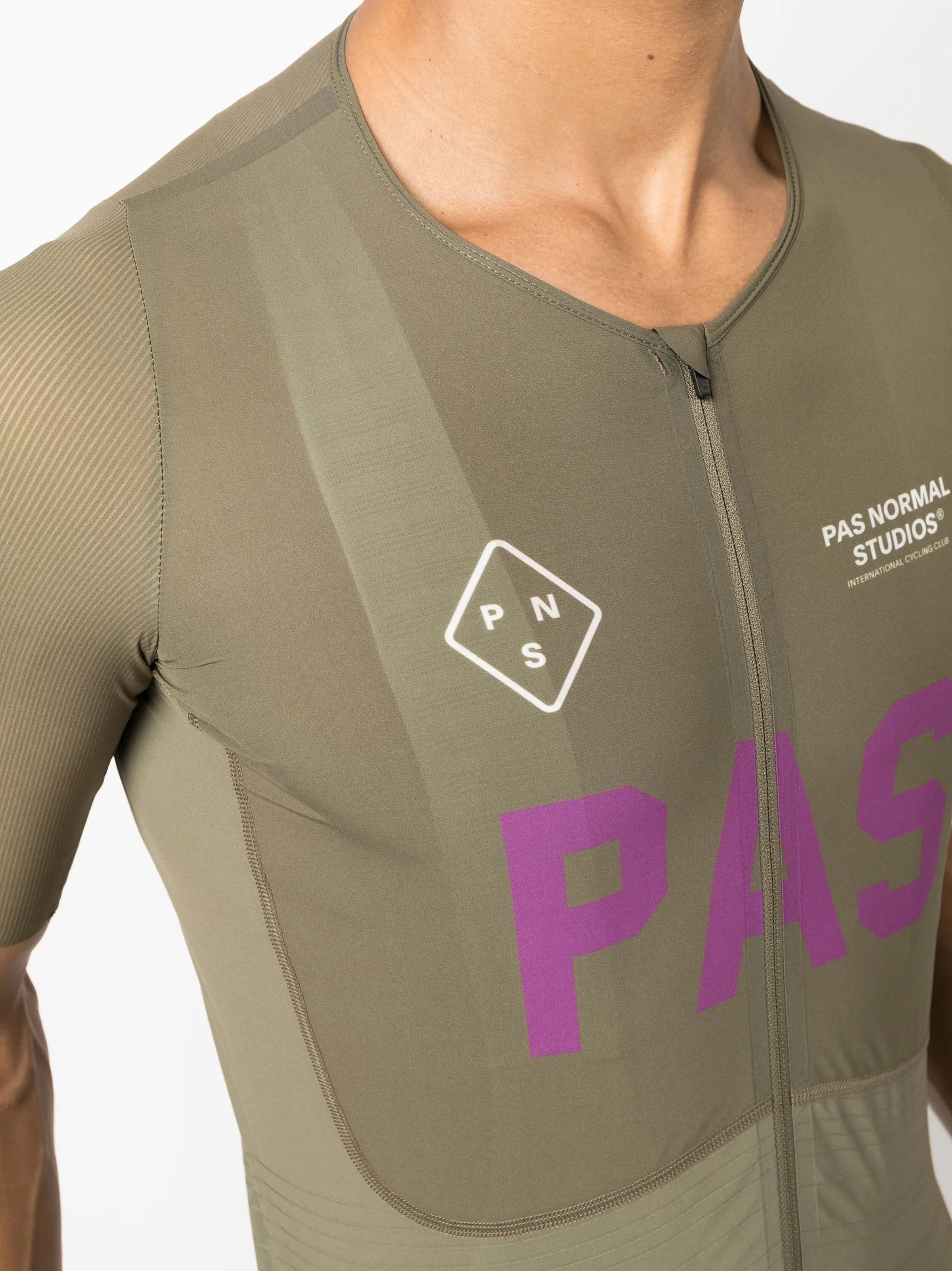 logo-print zip-fastening top