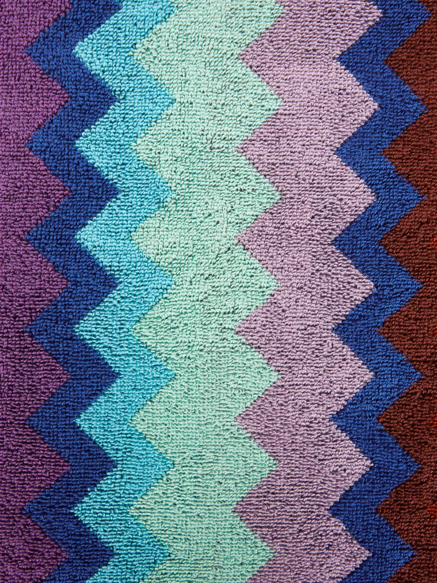 zigzag-pattern bath towels (set of five)
