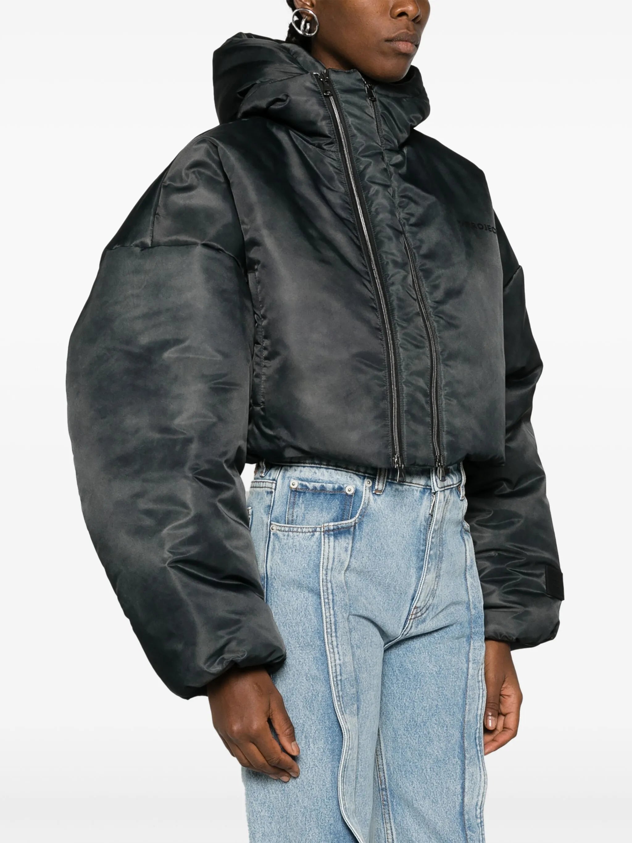 logo-embroidered cropped puffer jacket