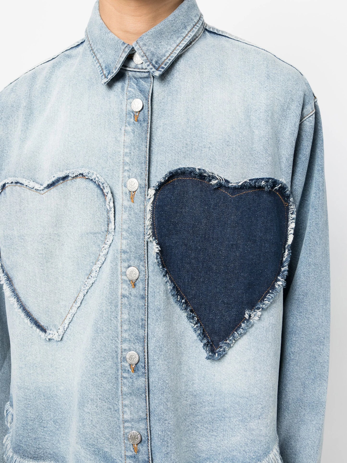 heart-appliqué frayed denim shirt