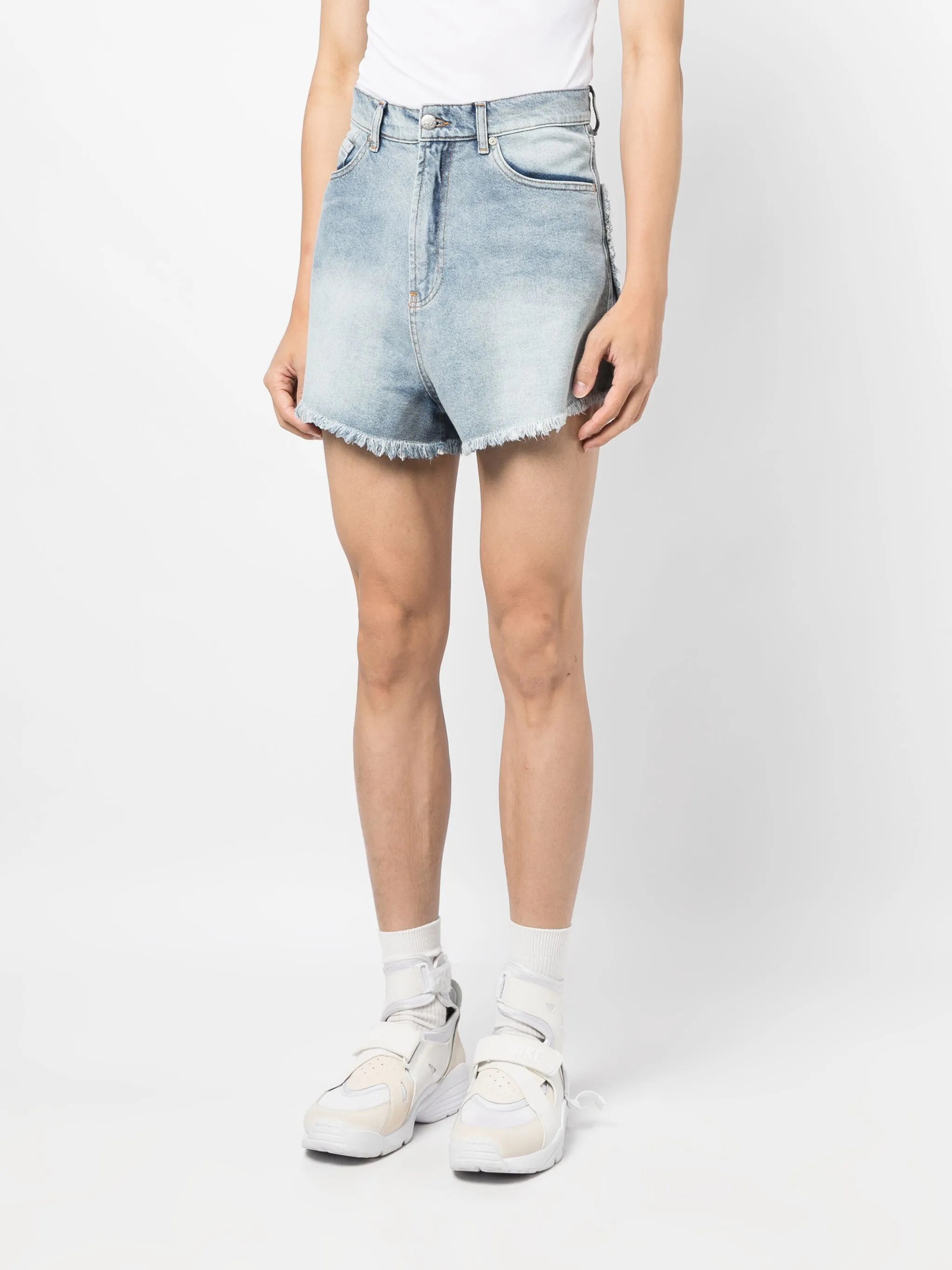 heart-appliqué denim shorts