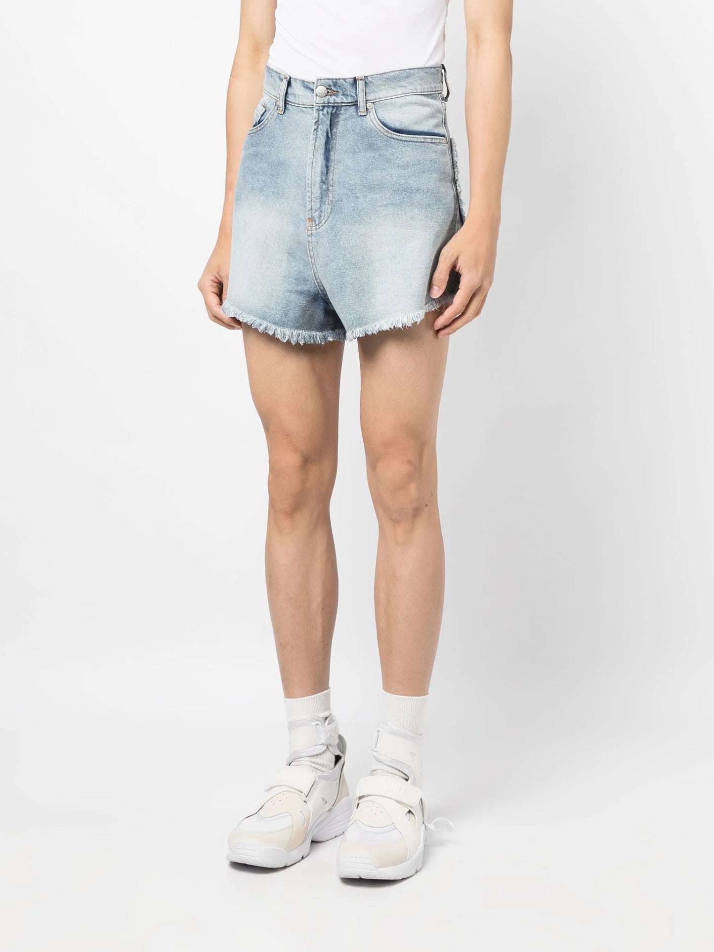 heart-appliqué denim shorts