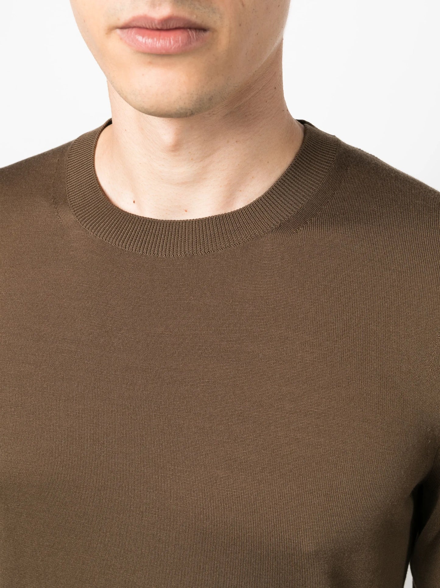 fine-knit crew-neck jumper