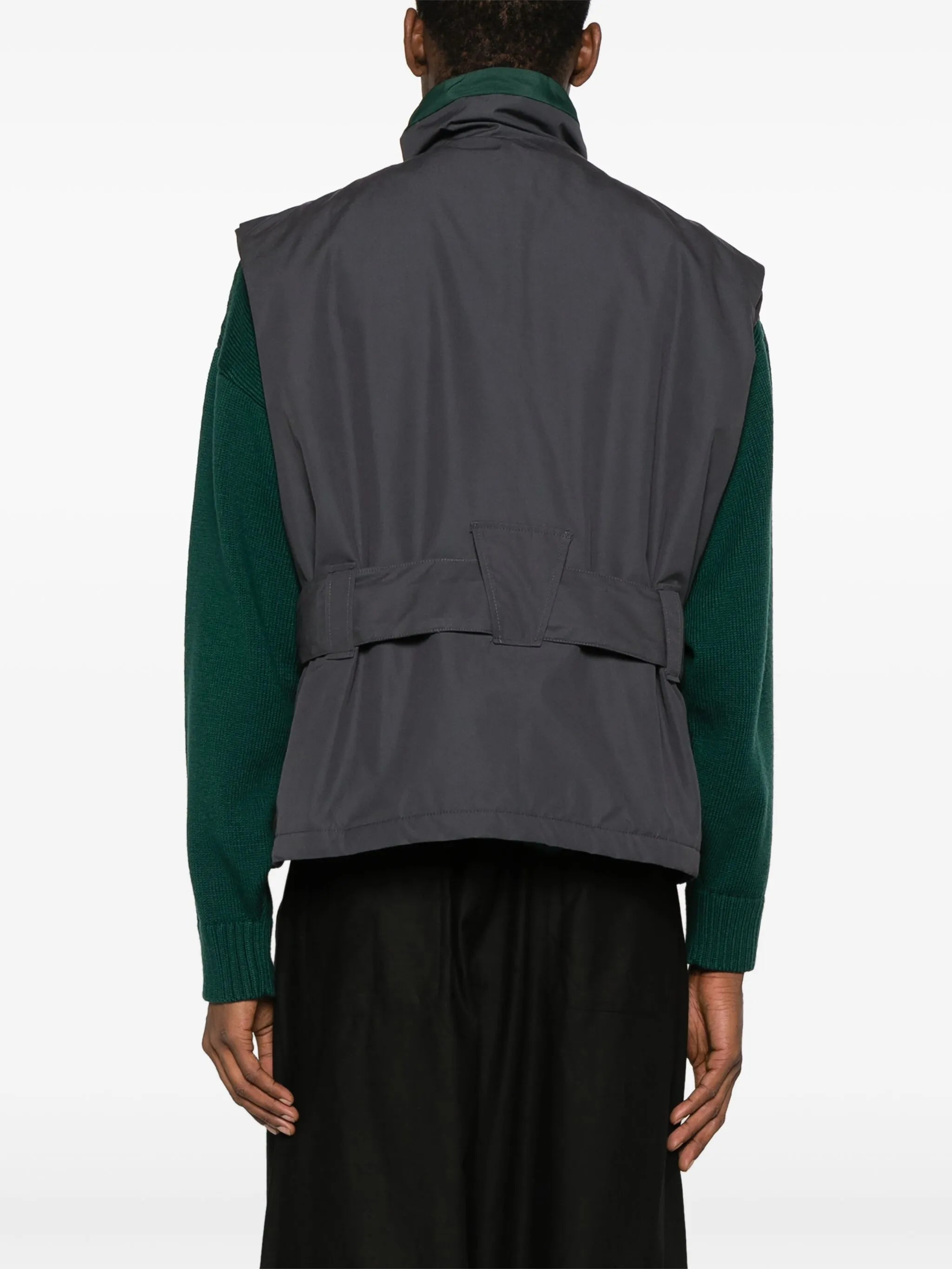 piping-detailed zip-up gilet