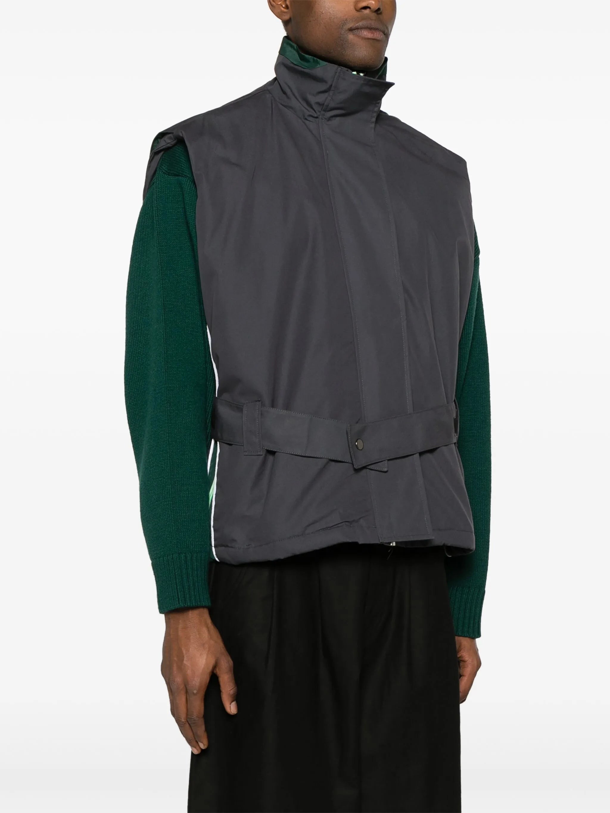 piping-detailed zip-up gilet