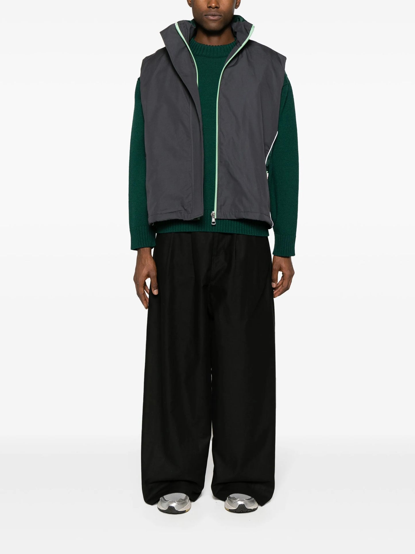 piping-detailed zip-up gilet