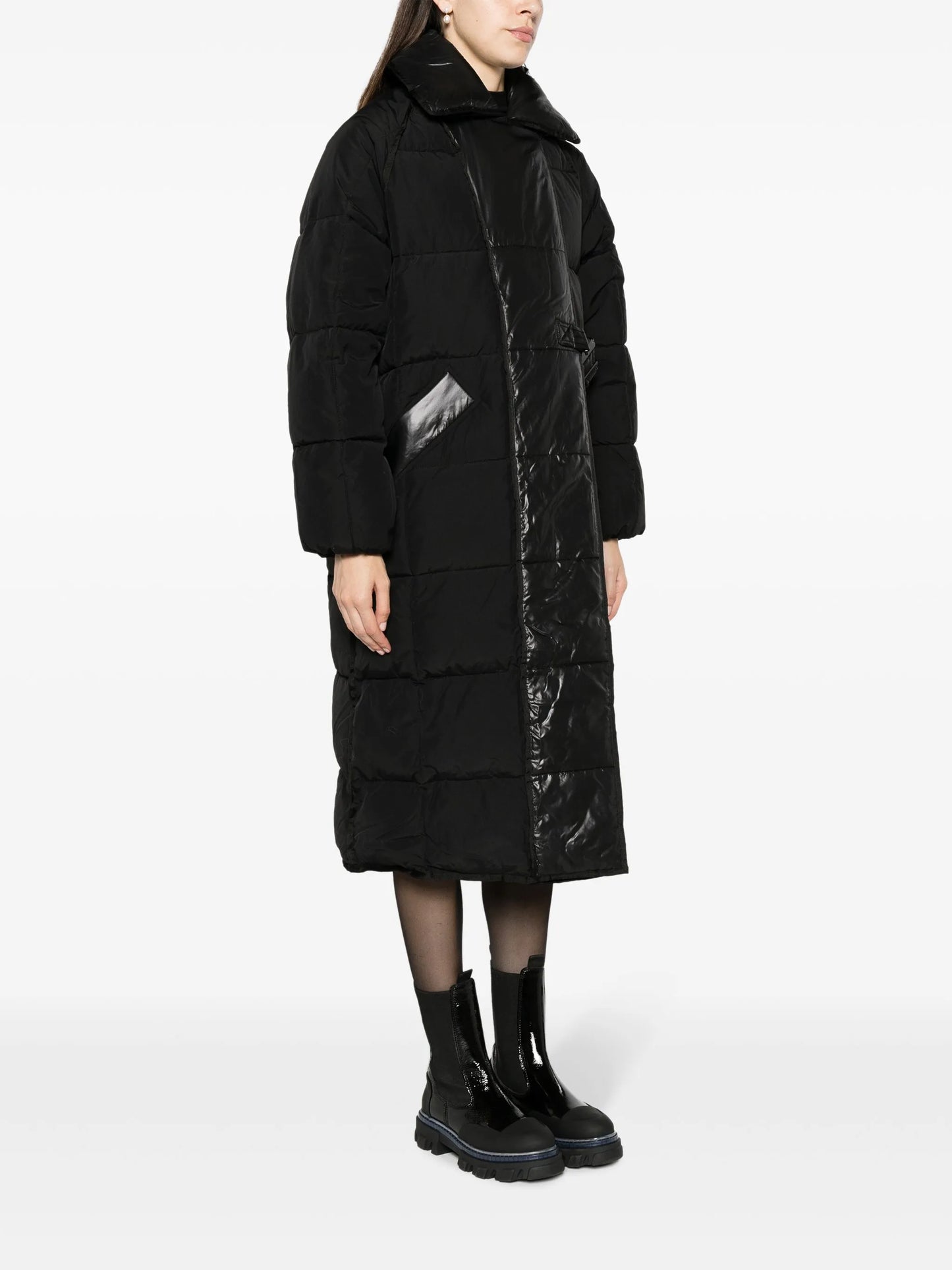 spread-collar puffer coat